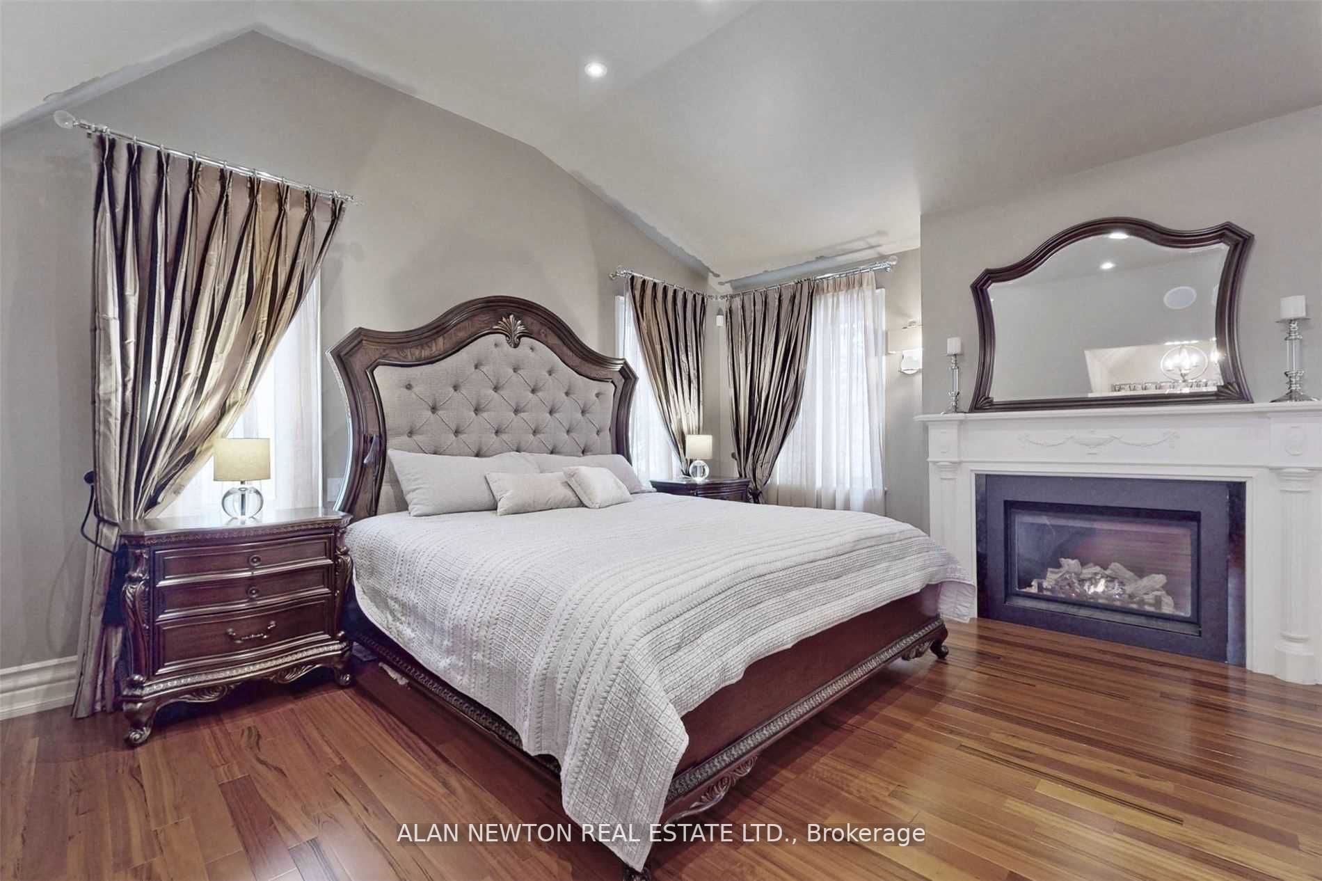 61 Riverside Blvd