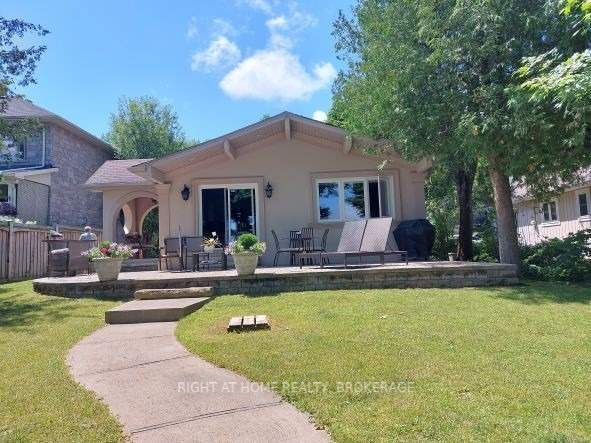 643 Lakelands Avenue