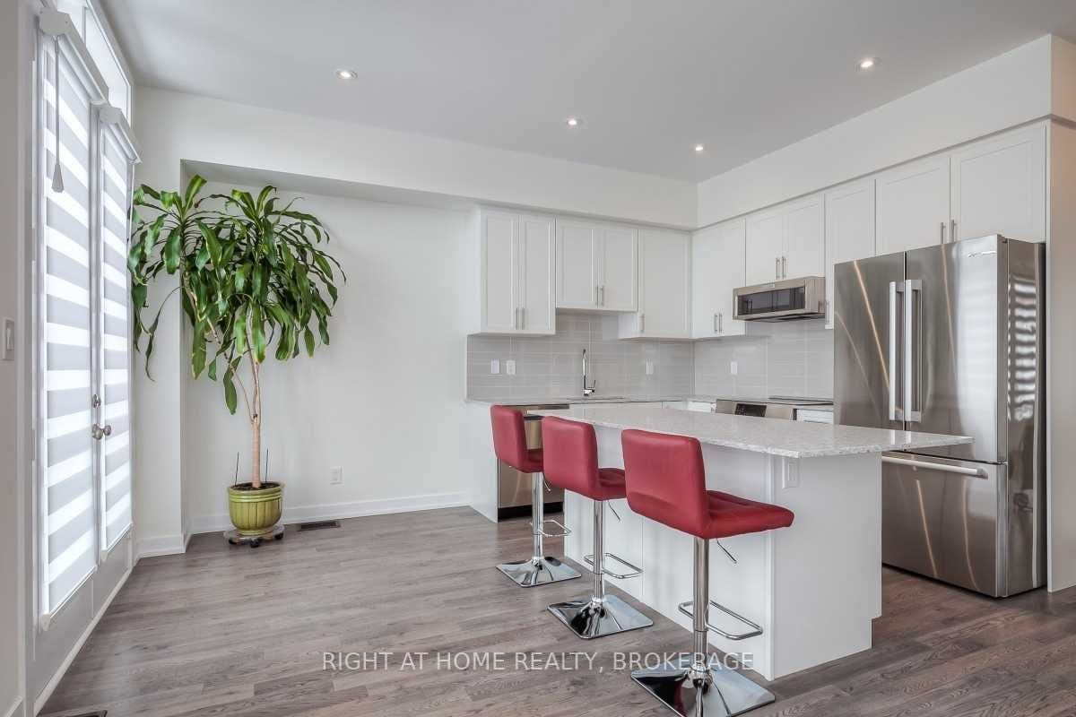 24 Howick Lane