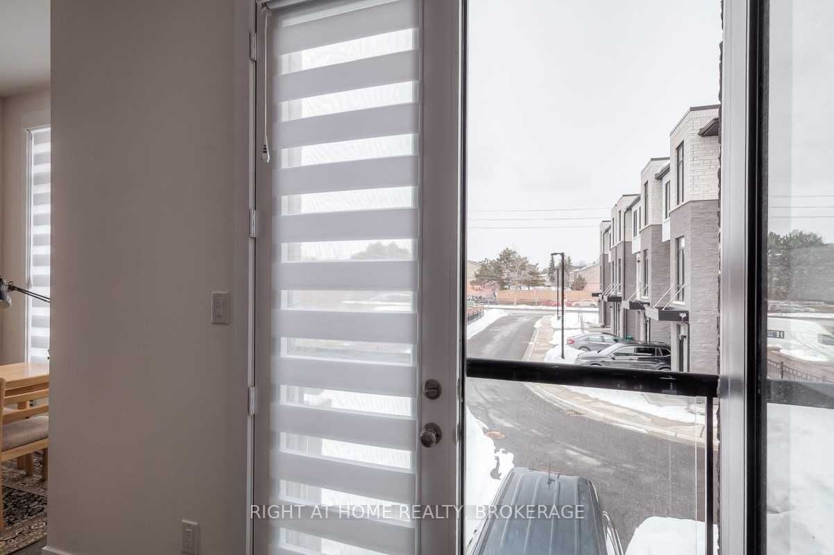 24 Howick Lane