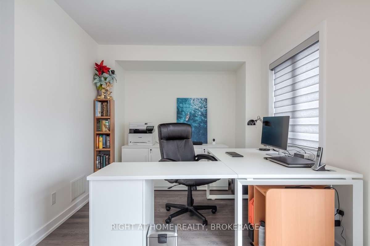 24 Howick Lane