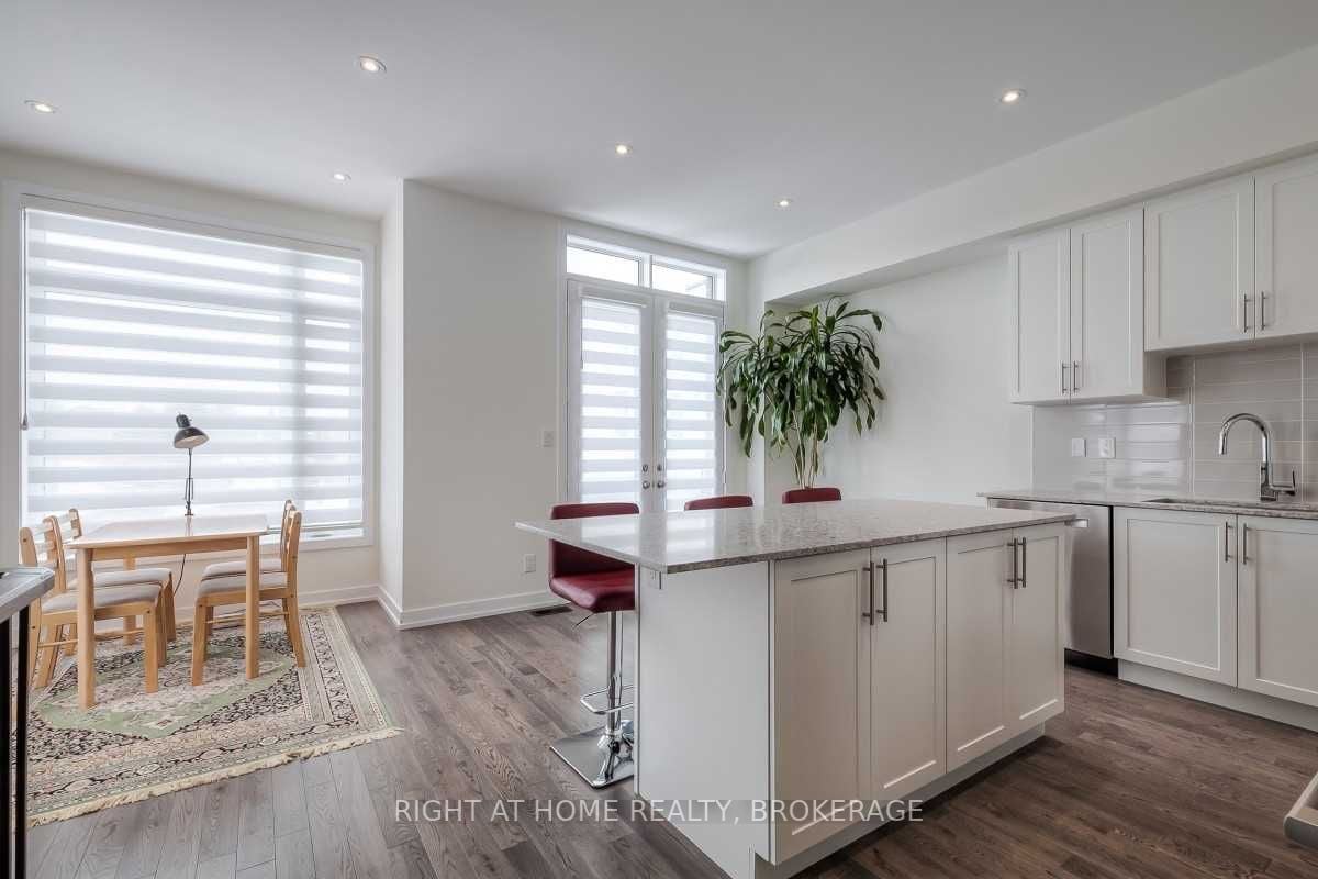 24 Howick Lane