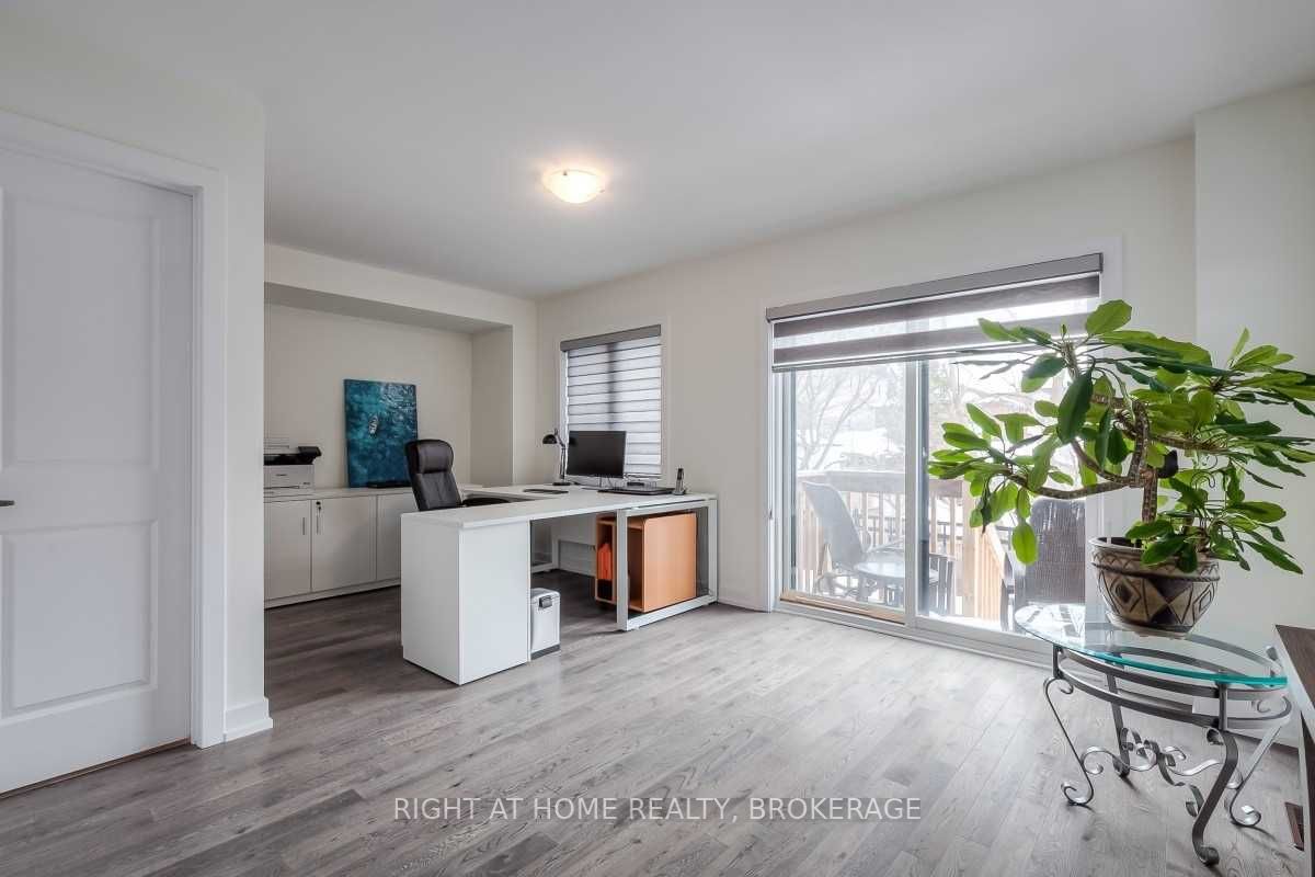24 Howick Lane