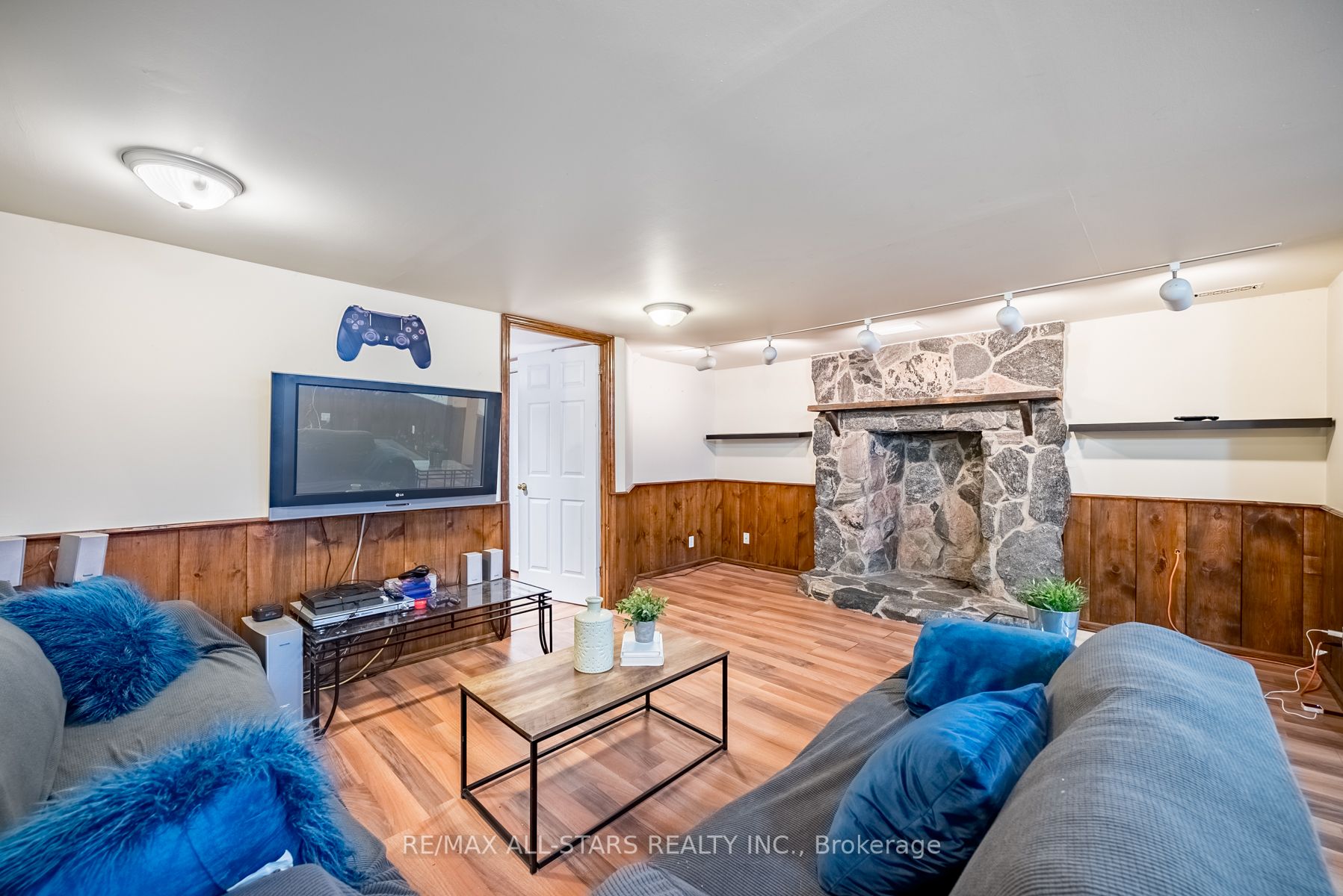 18 Tindall Lane