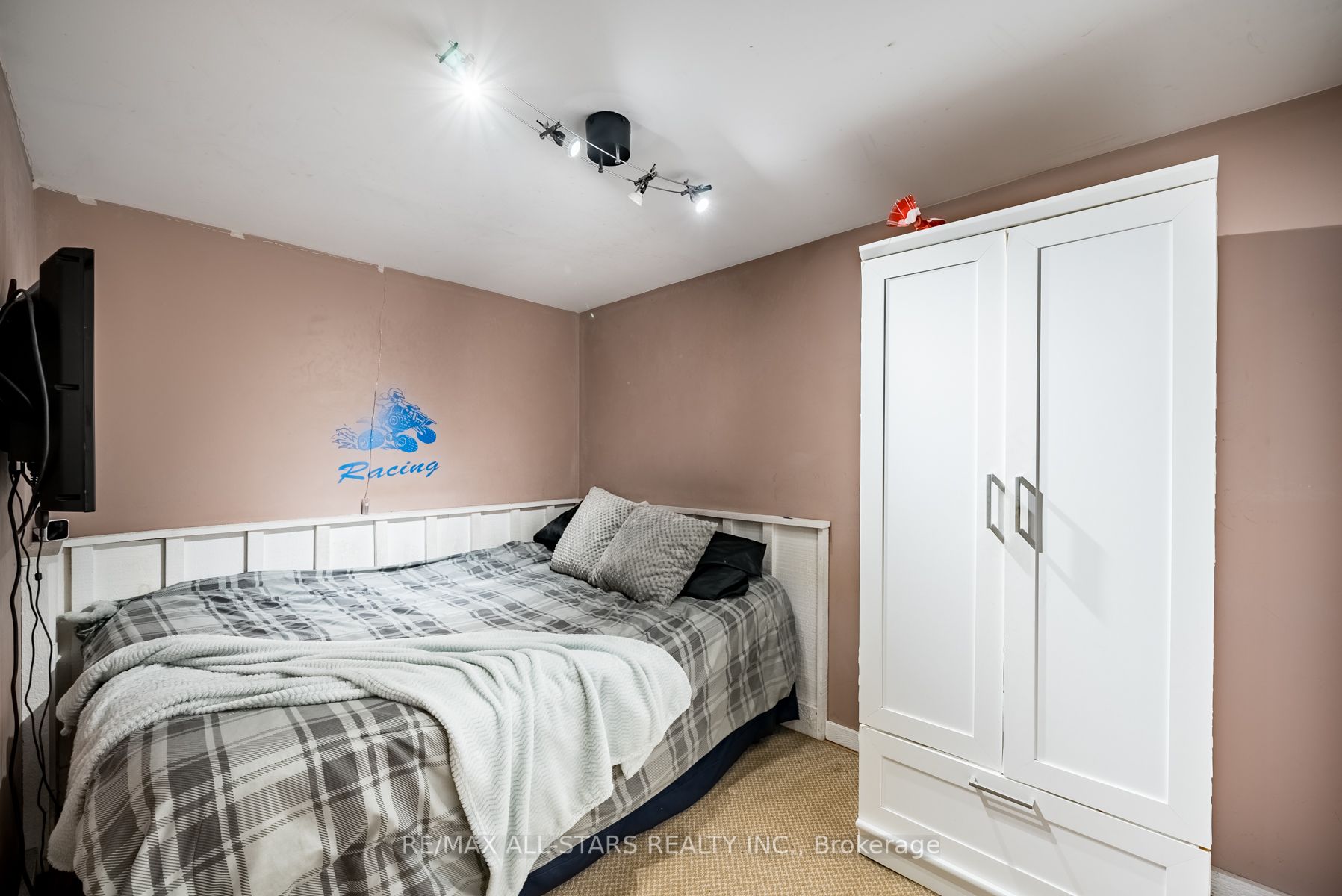 18 Tindall Lane
