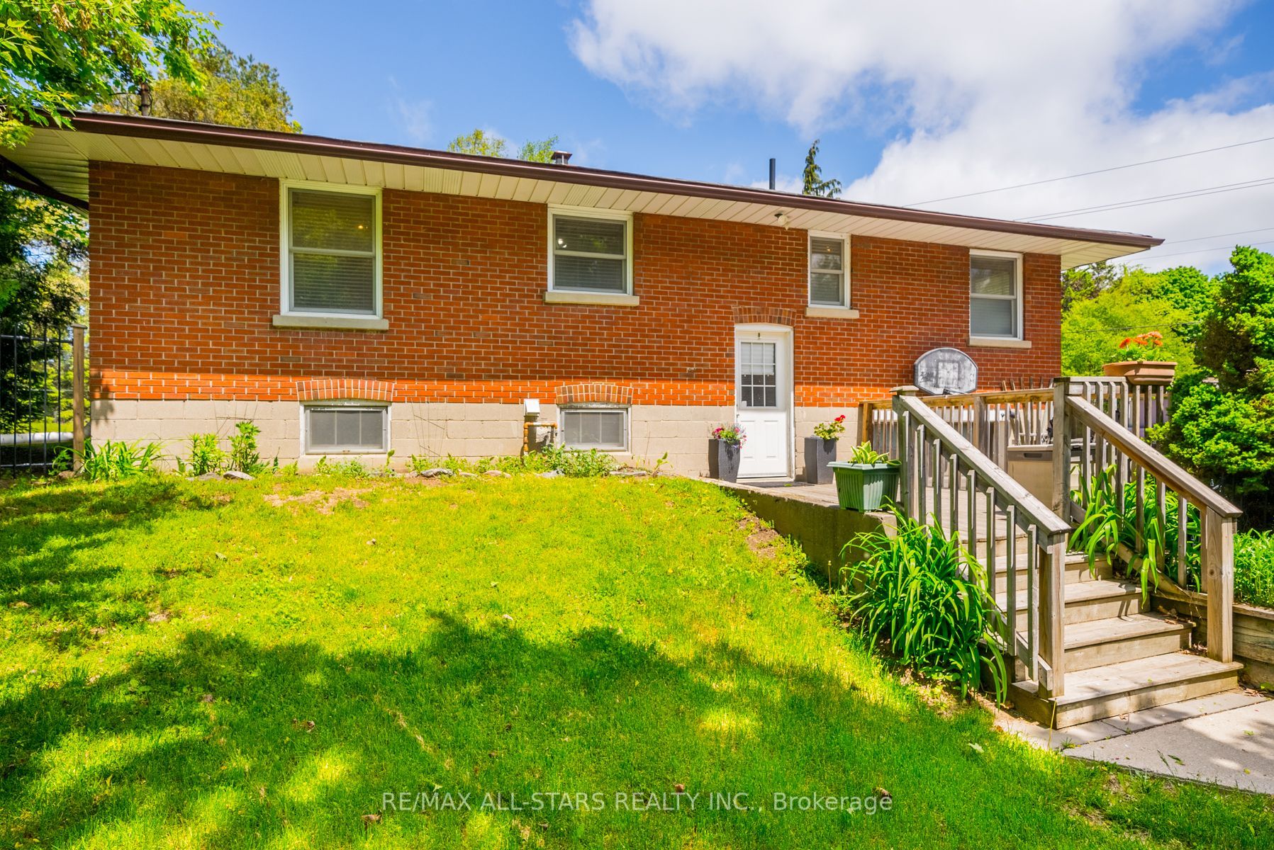 18 Tindall Lane