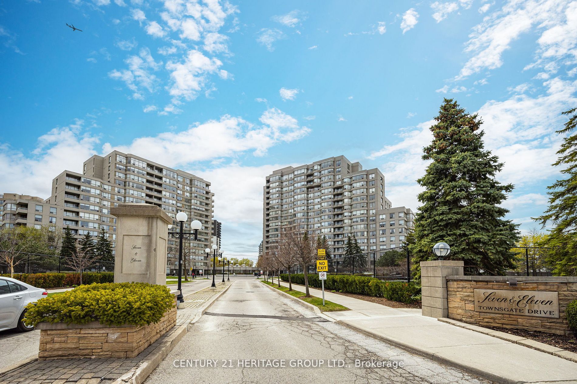 7 Townsgate Dr, #707