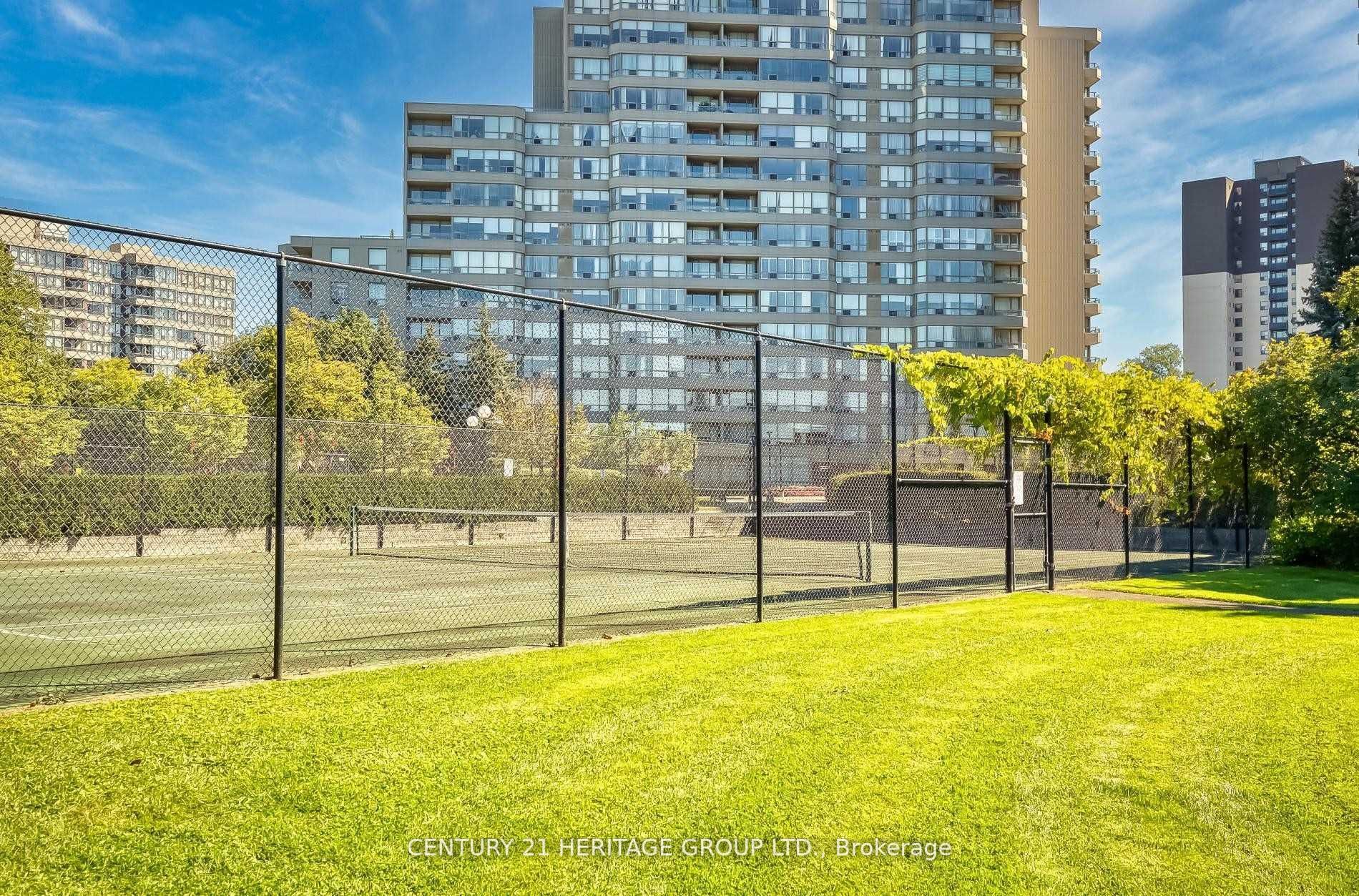7 Townsgate Dr, #707