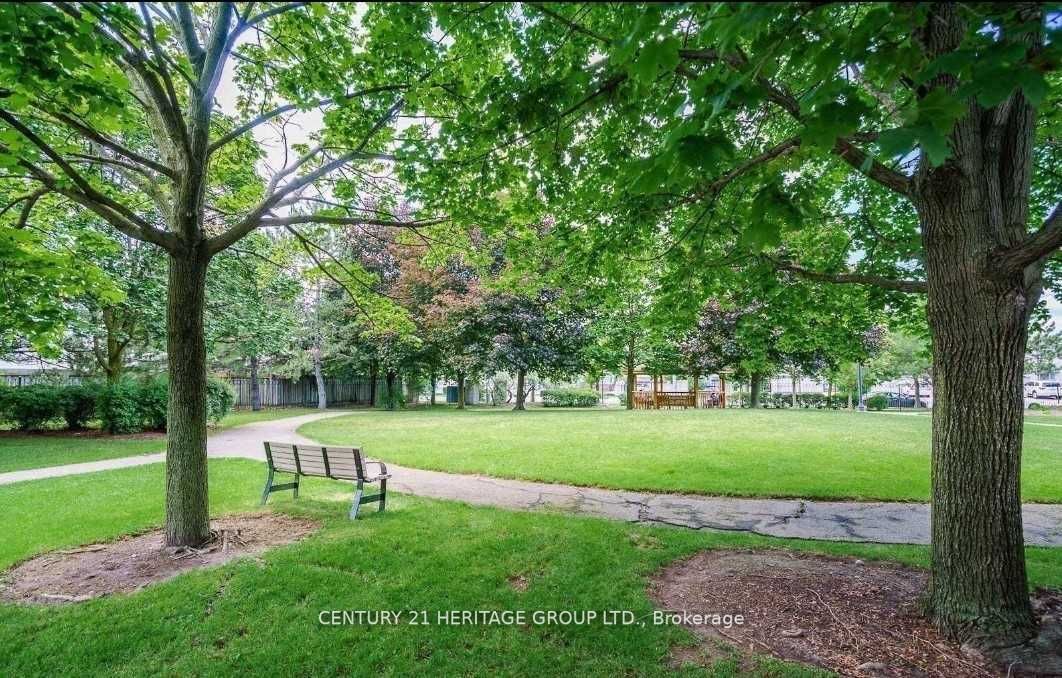 7 Townsgate Dr, #707