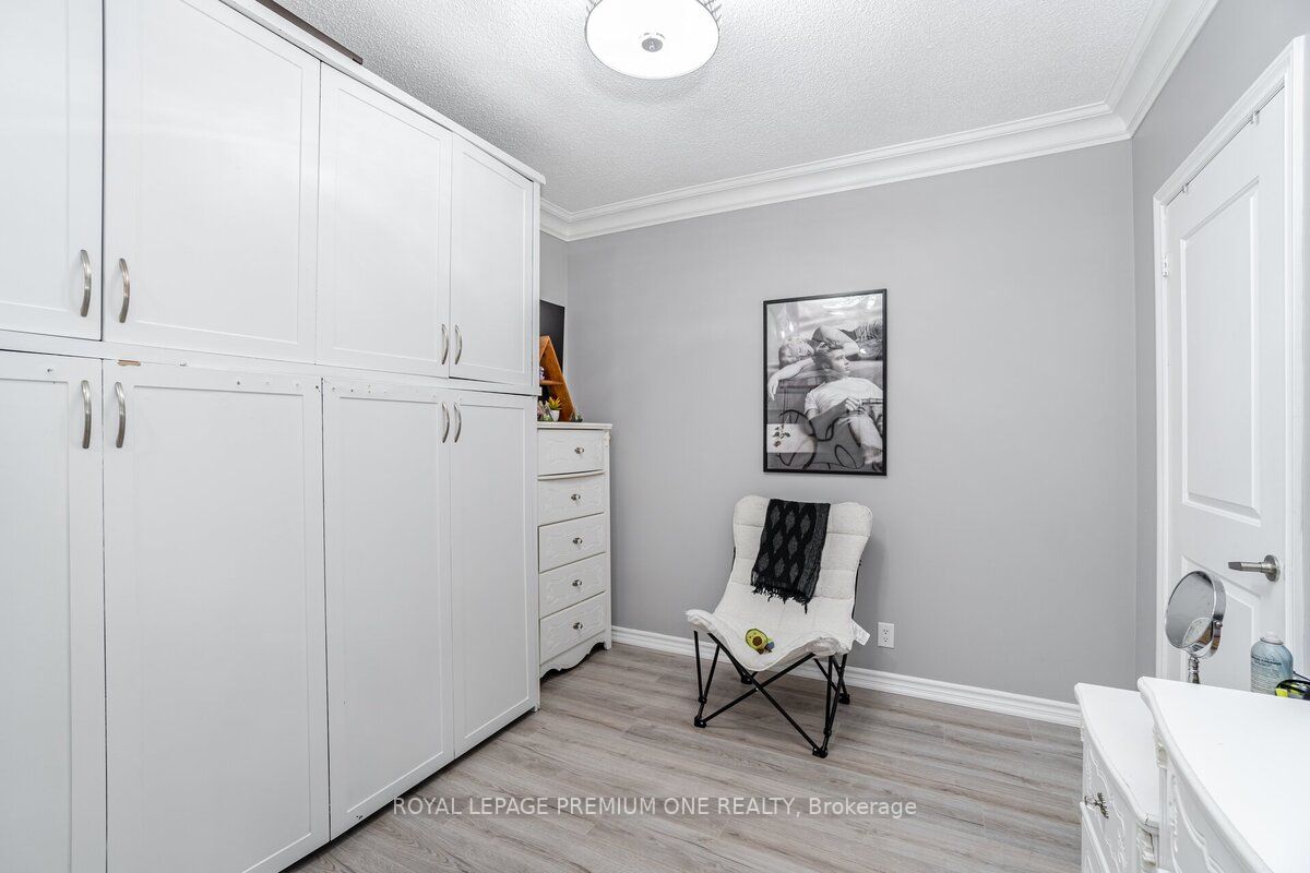 9235 Jane St, #1109