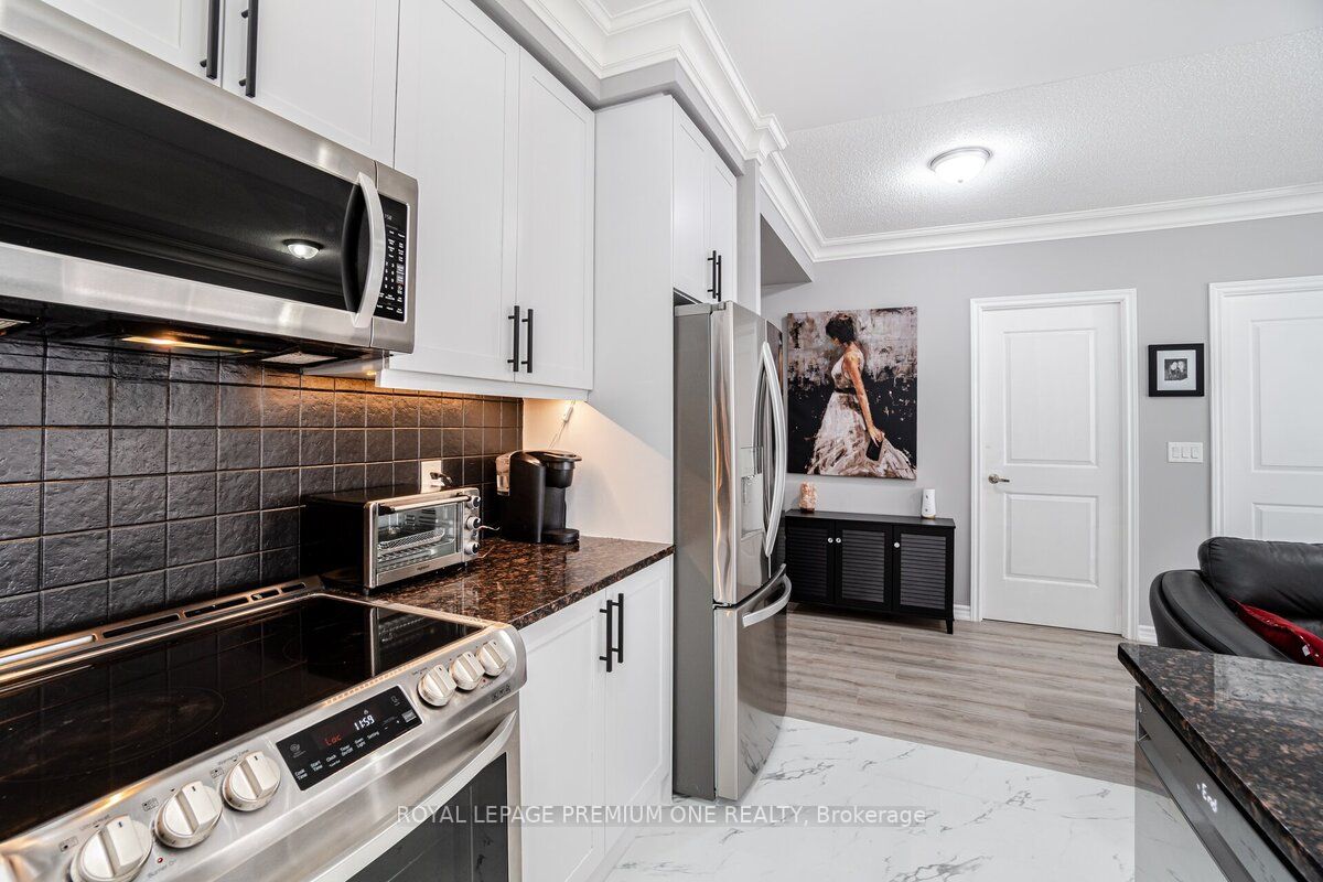 9235 Jane St, #1109
