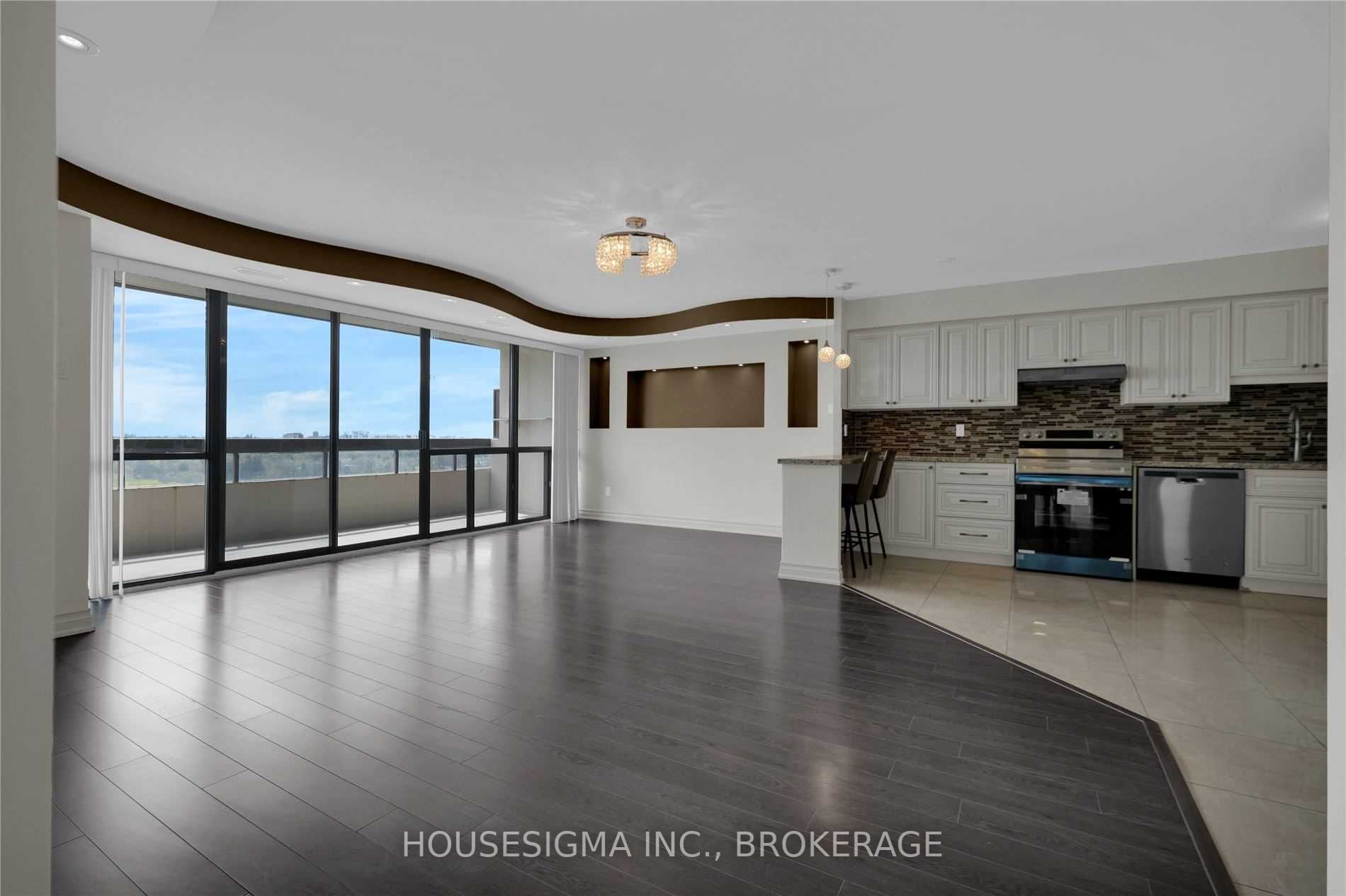 8111 Yonge St, #1501