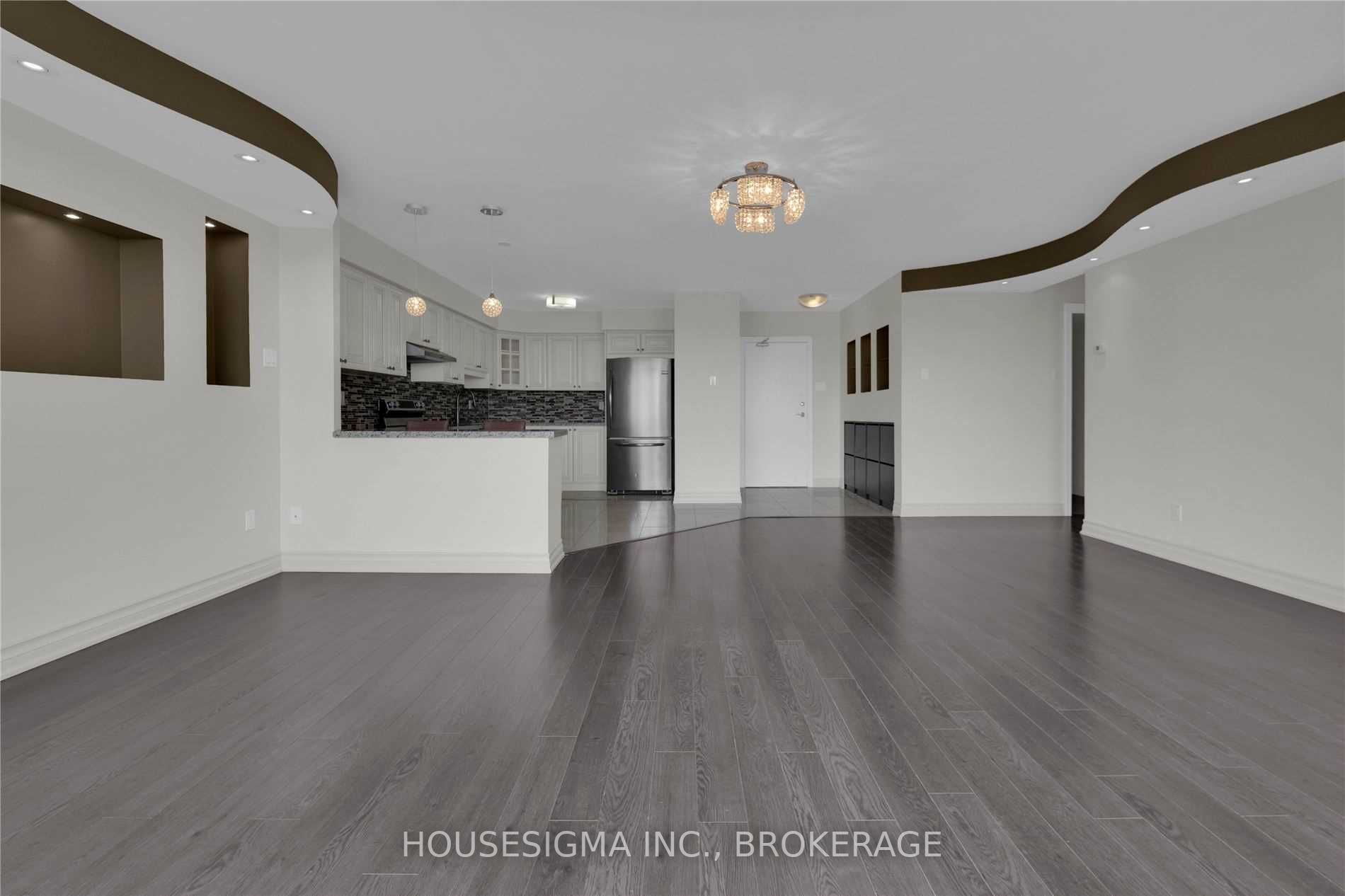 8111 Yonge St, #1501