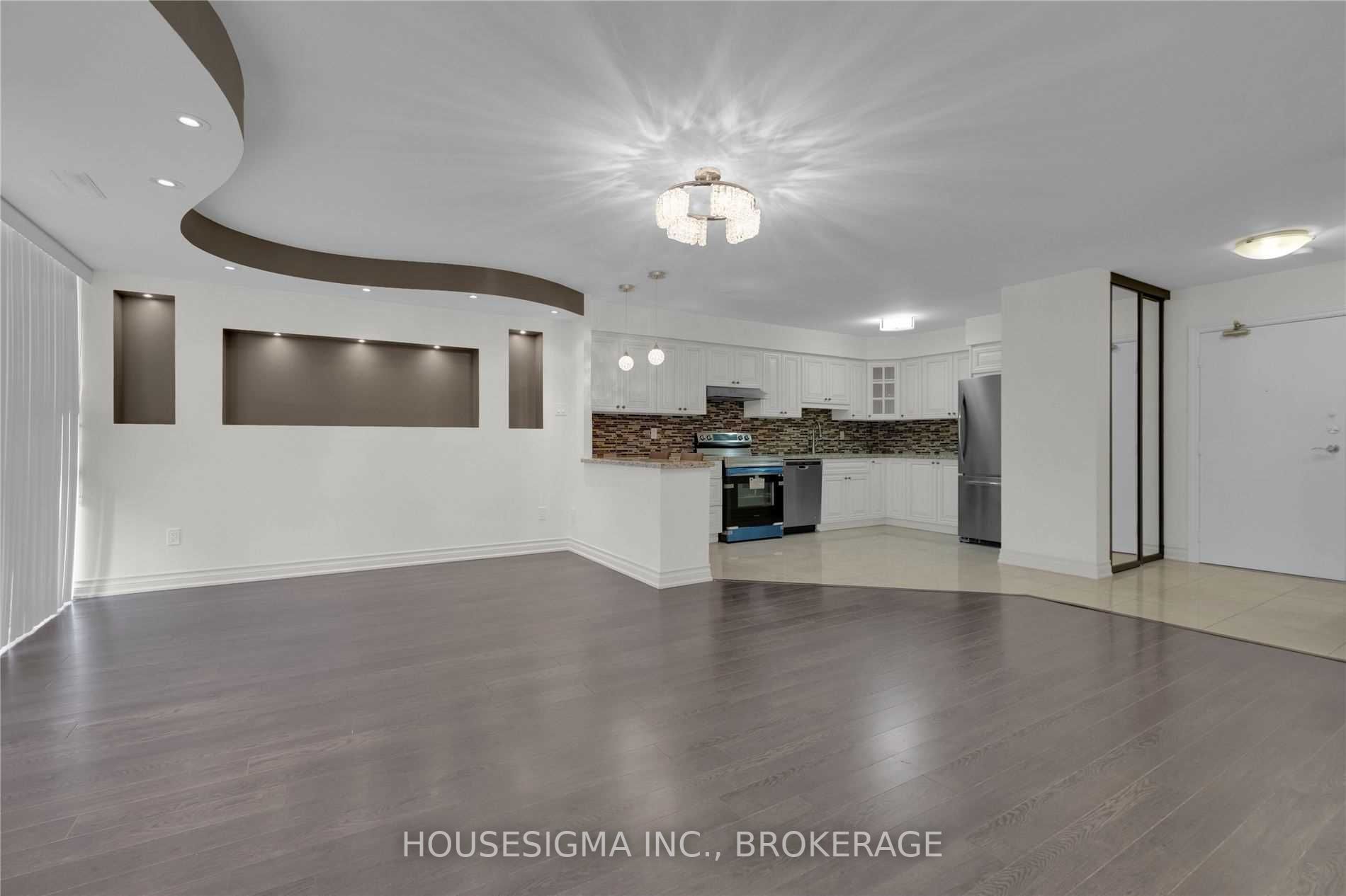8111 Yonge St, #1501