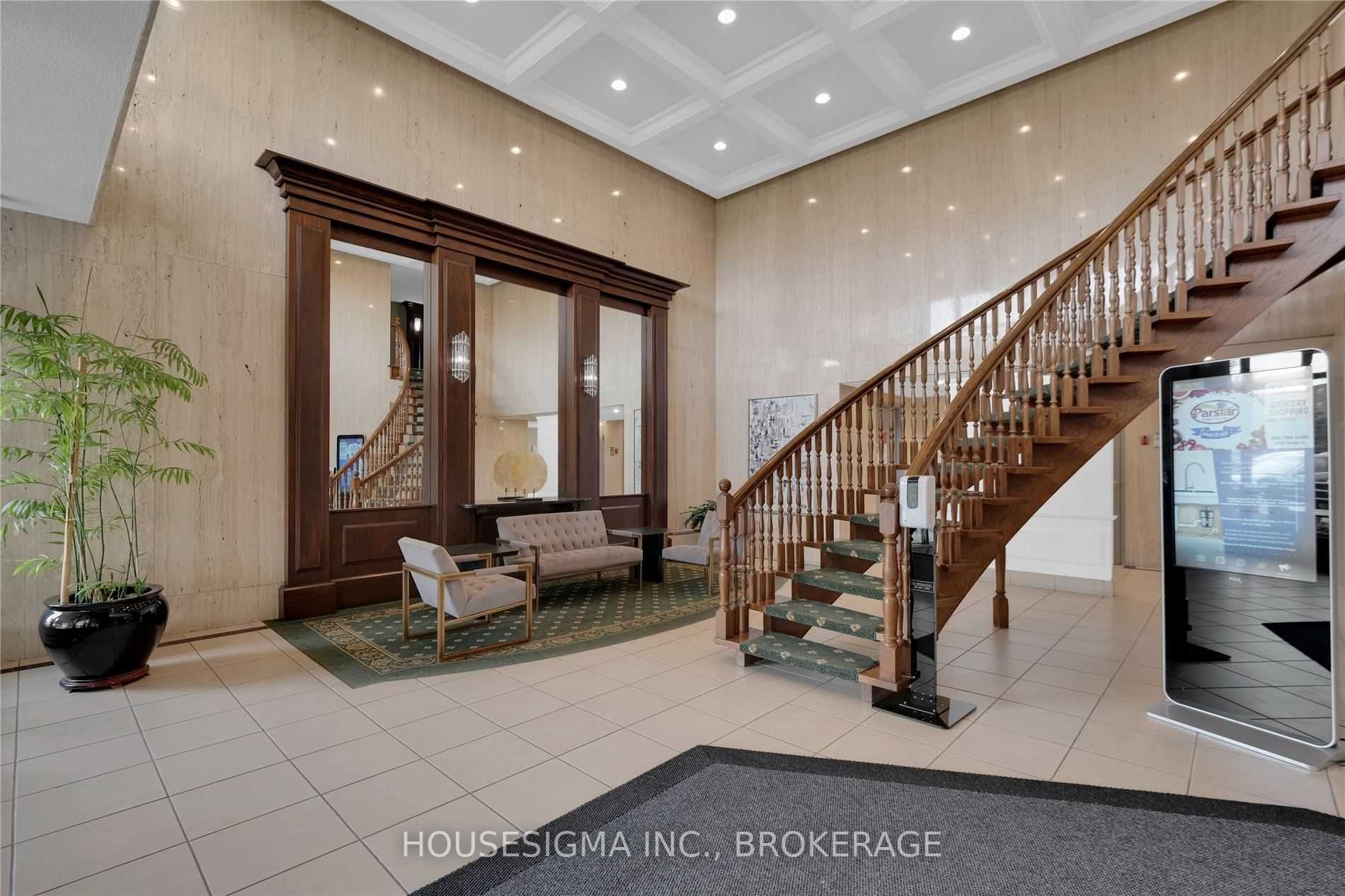8111 Yonge St, #1501