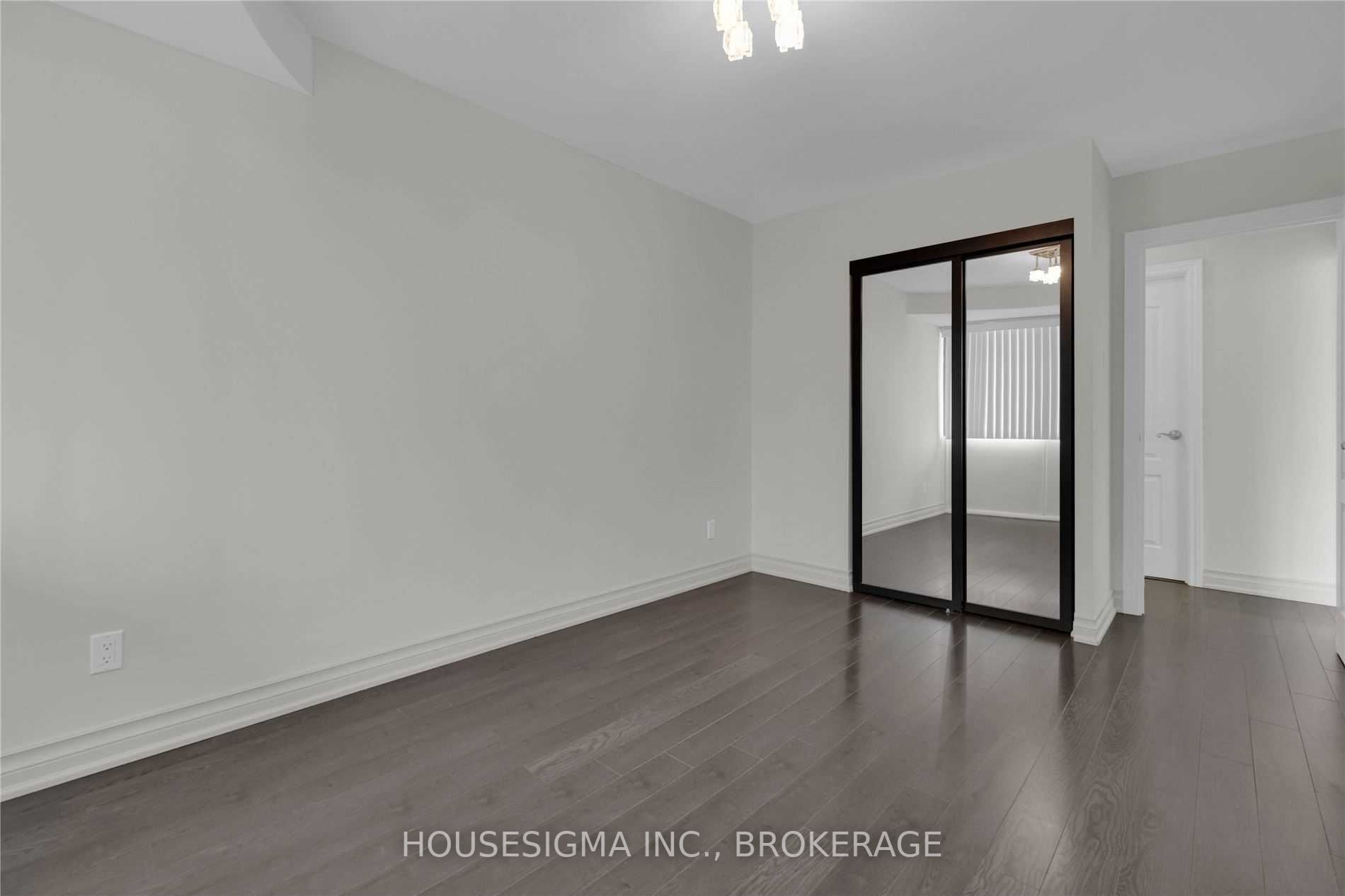8111 Yonge St, #1501