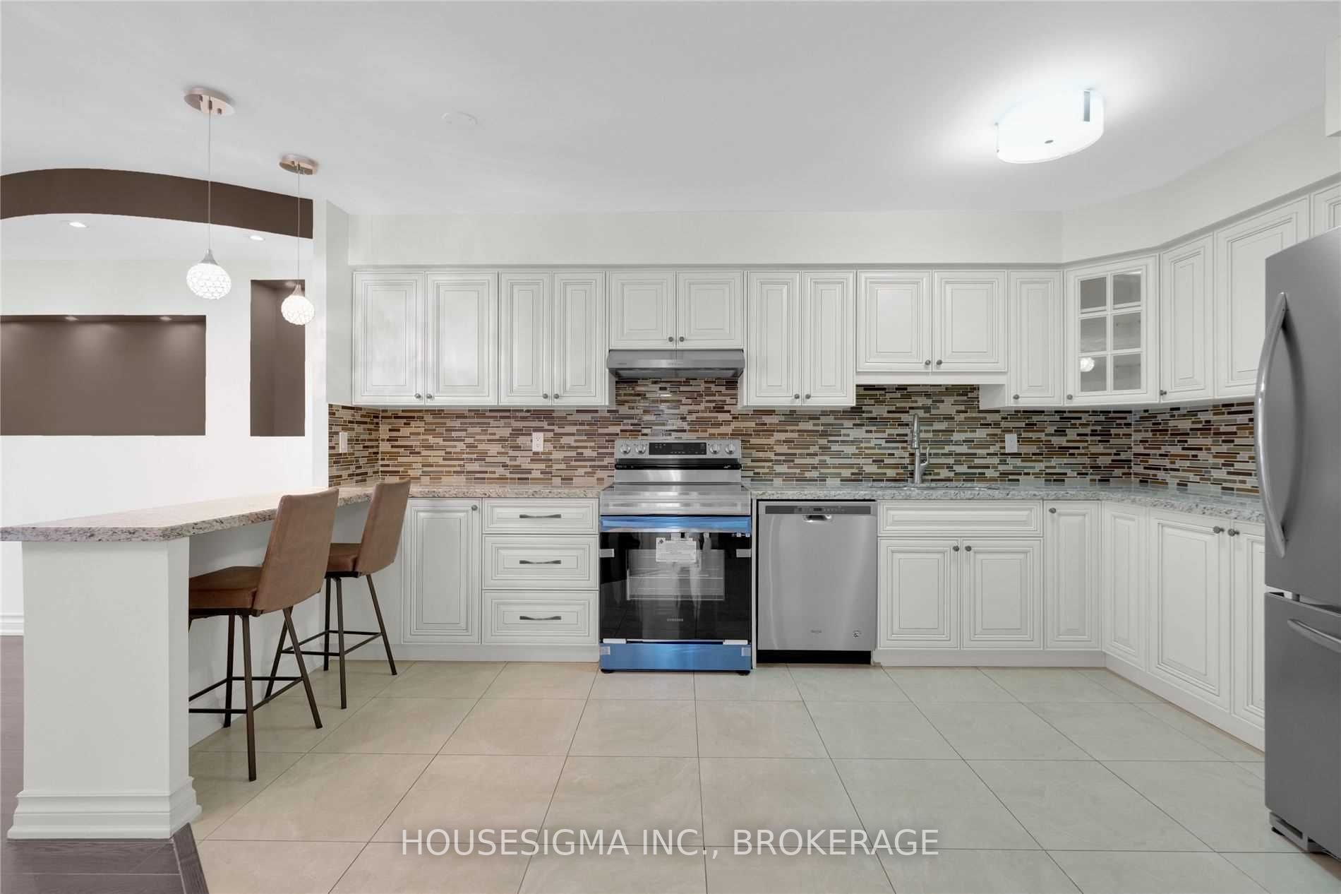 8111 Yonge St, #1501