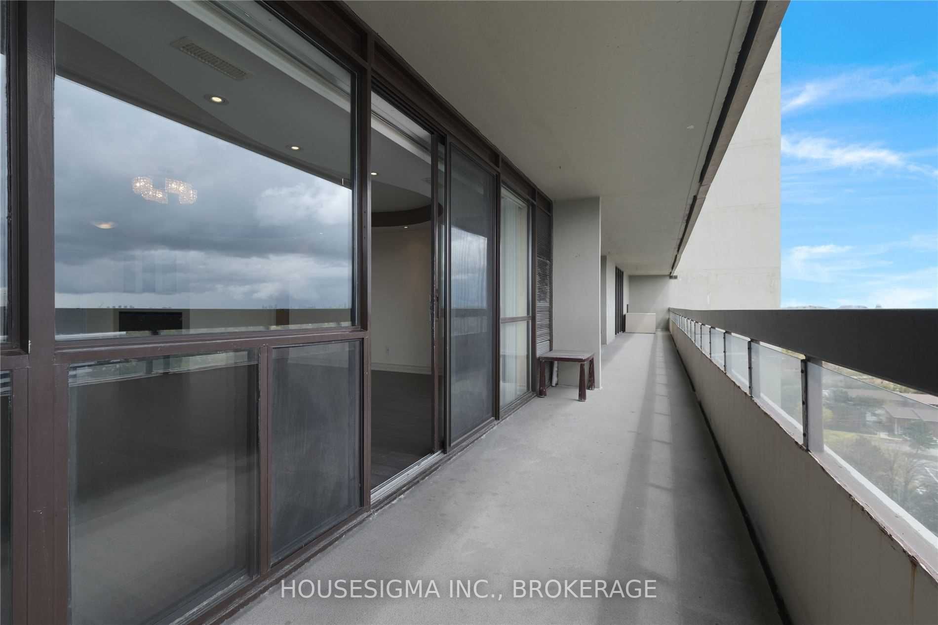 8111 Yonge St, #1501