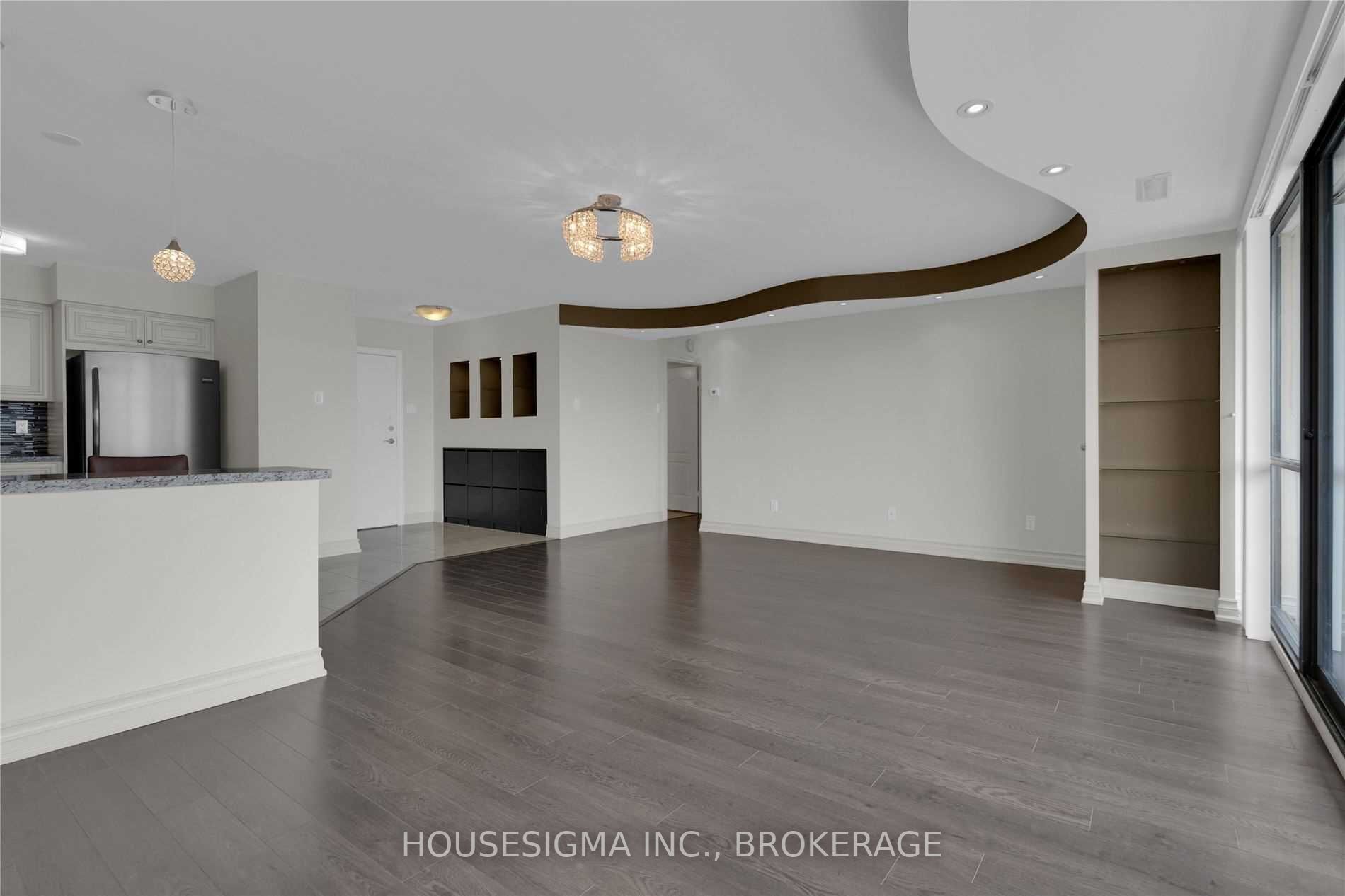 8111 Yonge St, #1501