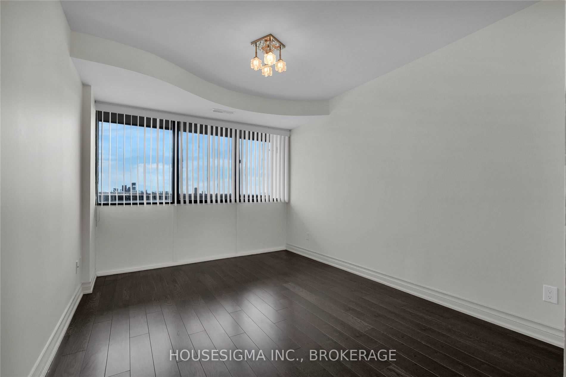 8111 Yonge St, #1501
