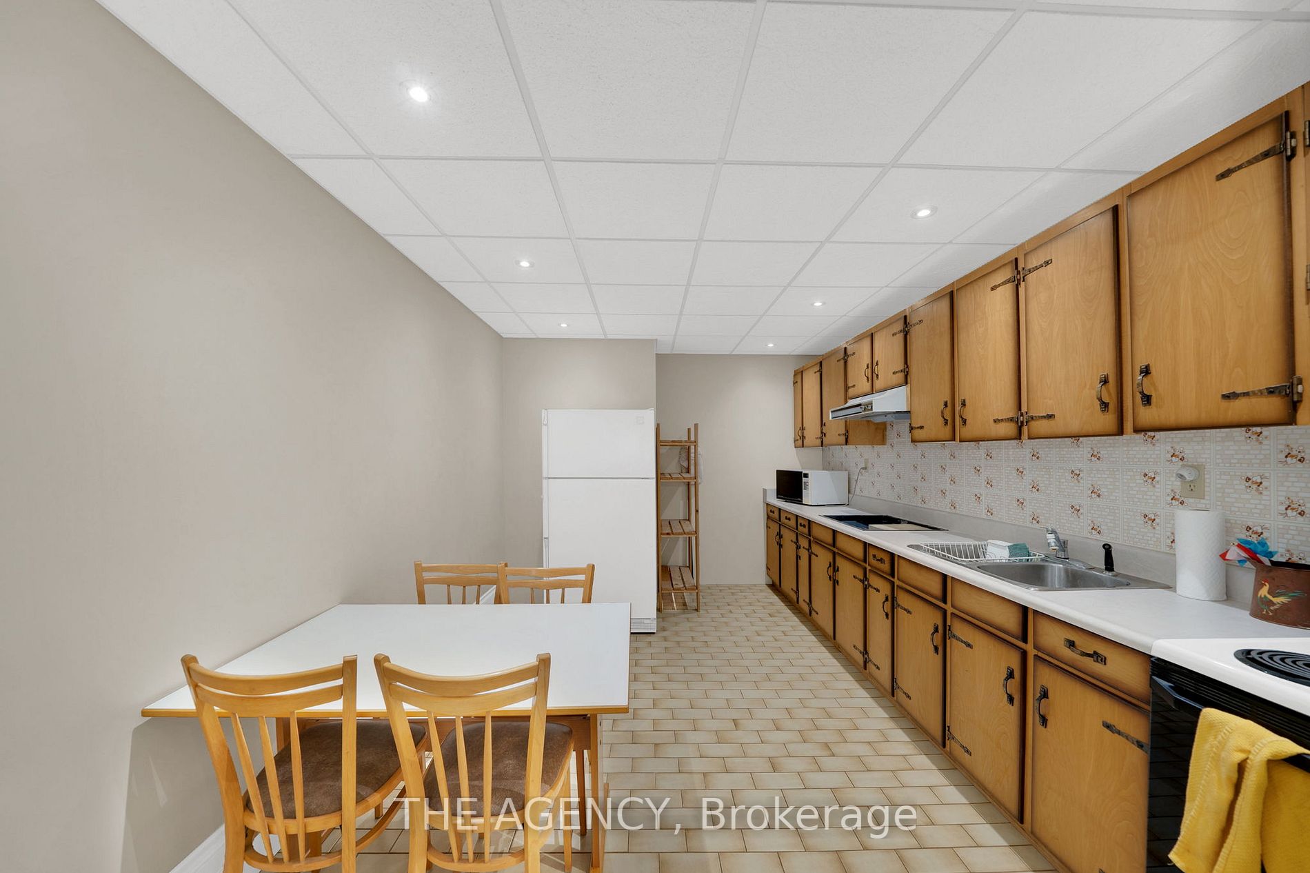44 Watch Hill Rd E