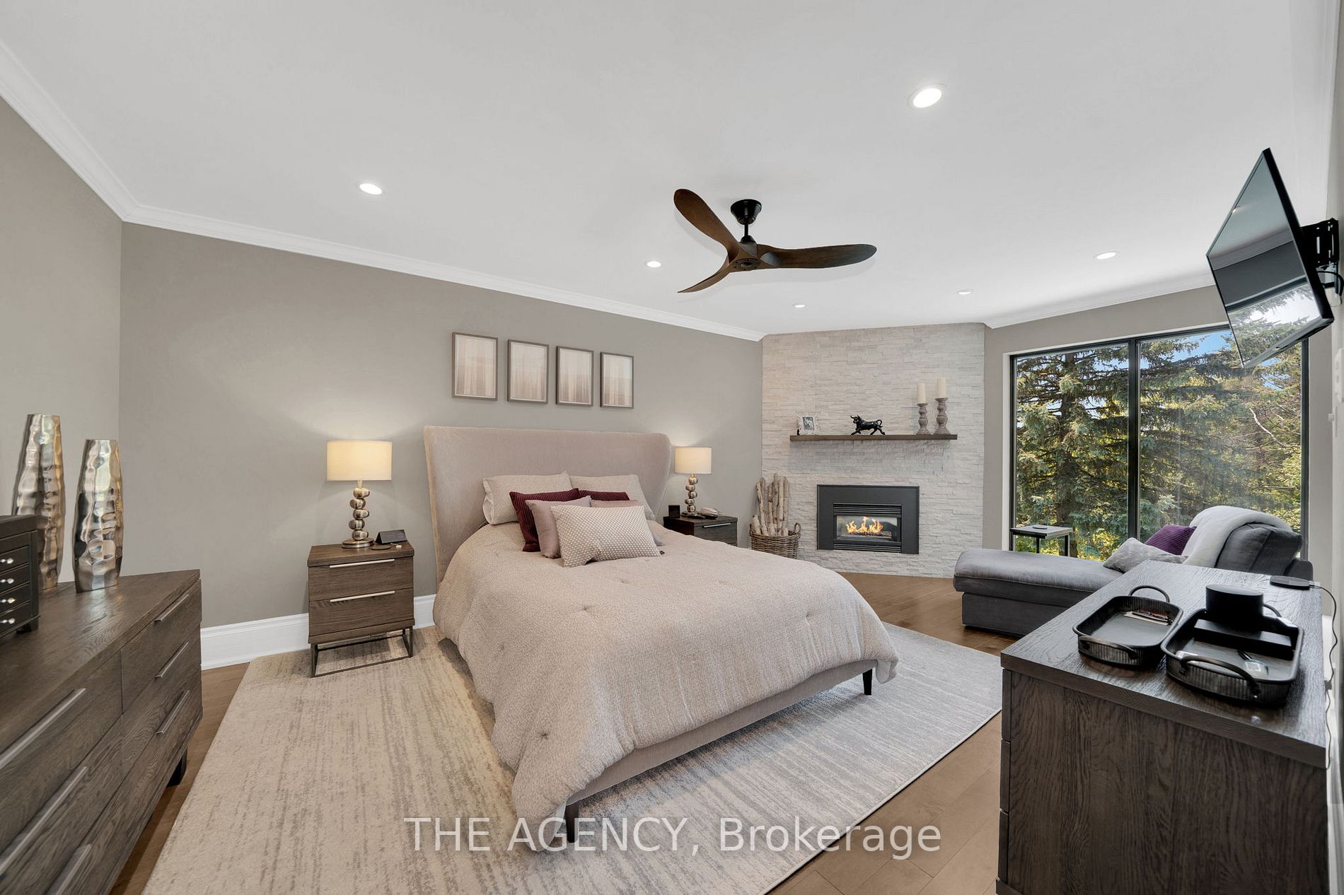 44 Watch Hill Rd E