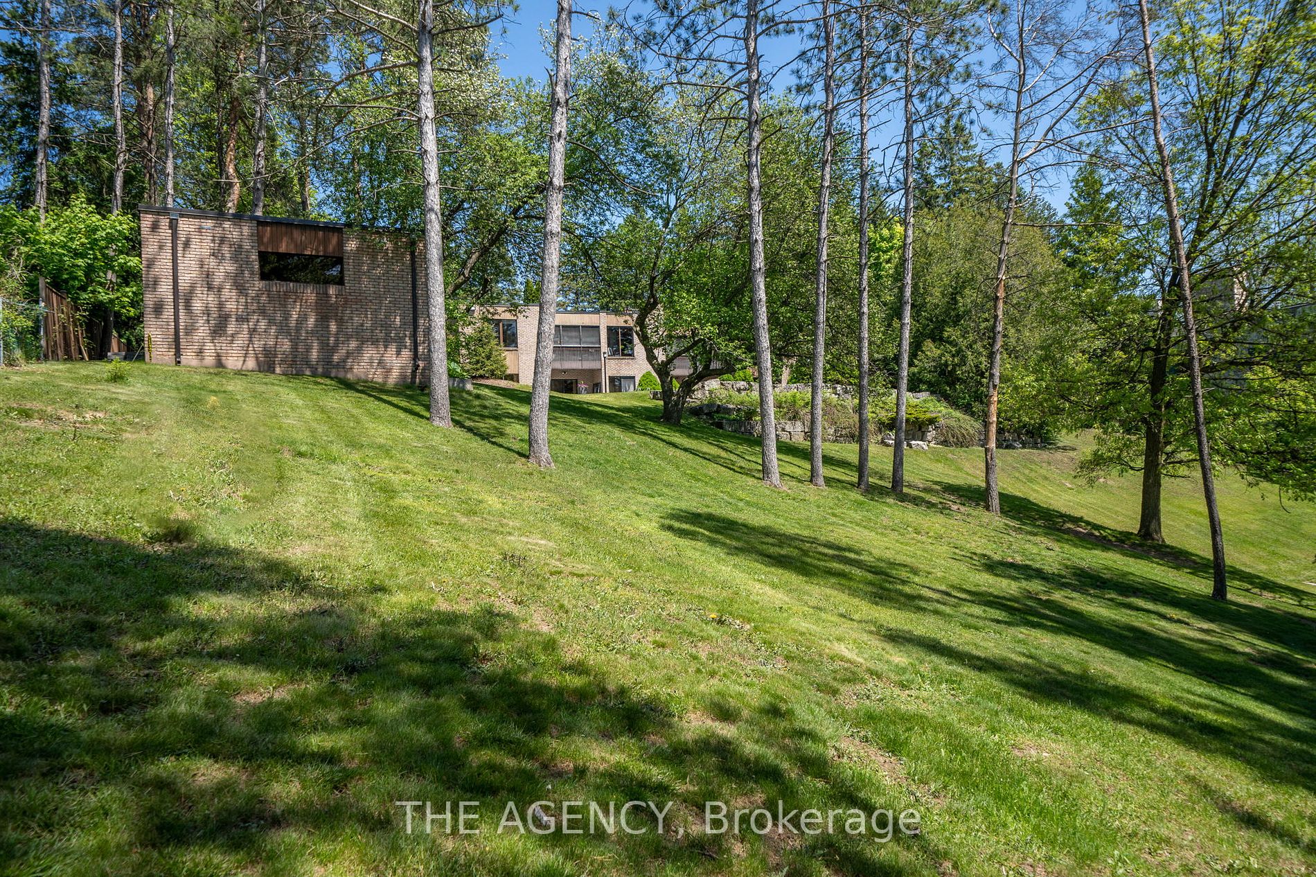 44 Watch Hill Rd E