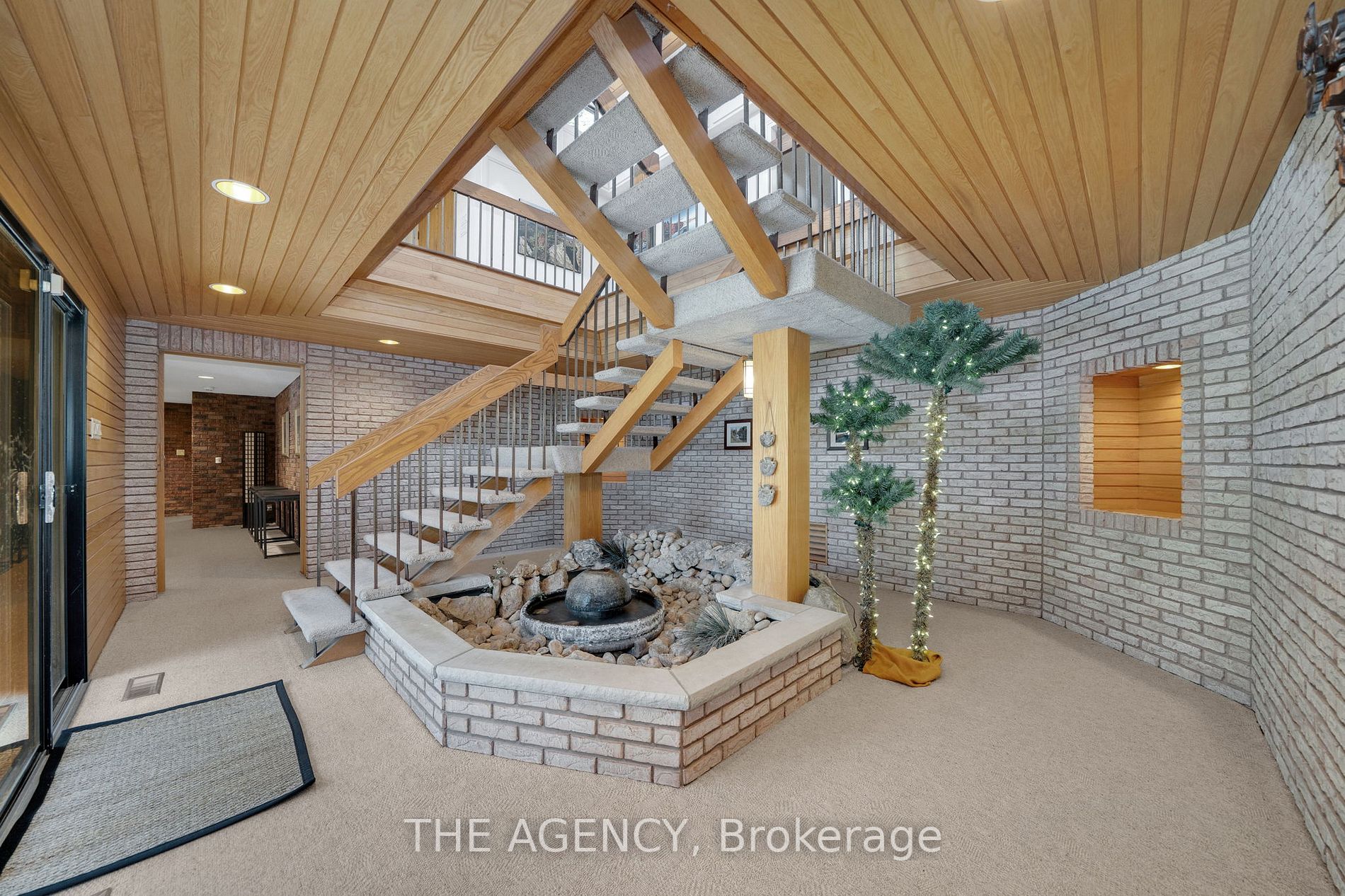 44 Watch Hill Rd E