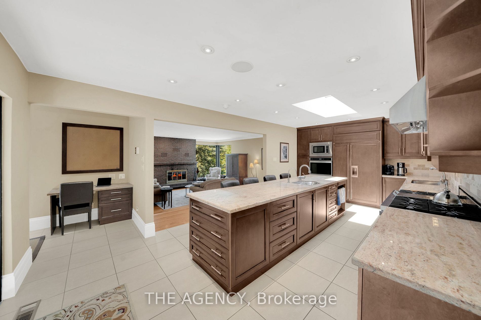 44 Watch Hill Rd E