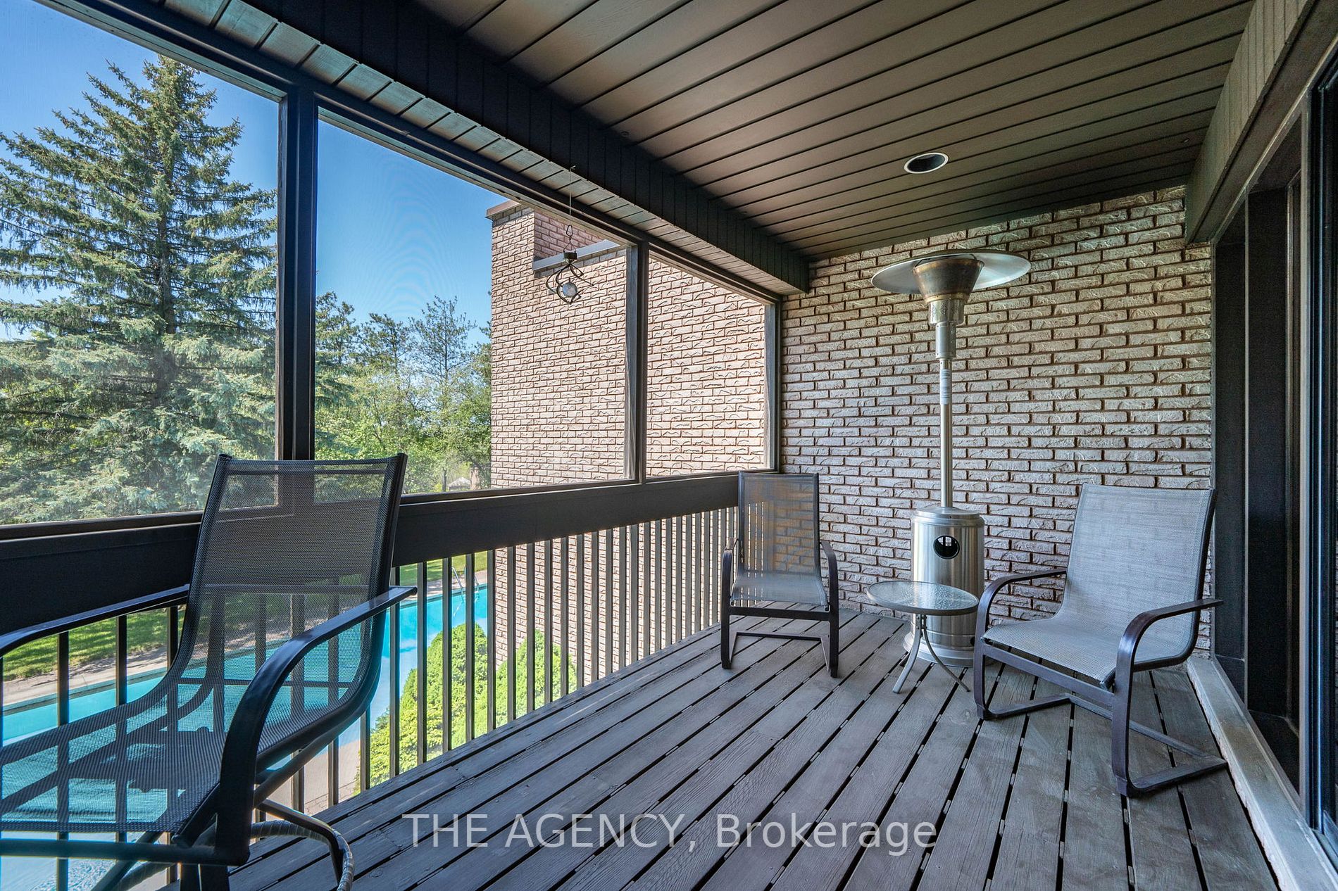 44 Watch Hill Rd E