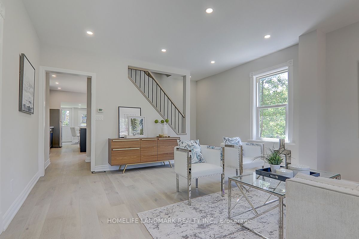 22 Duchess St