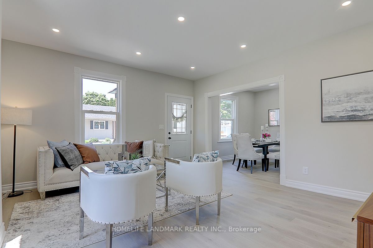 22 Duchess St