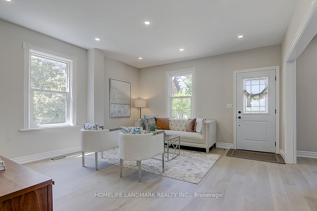 22 Duchess St