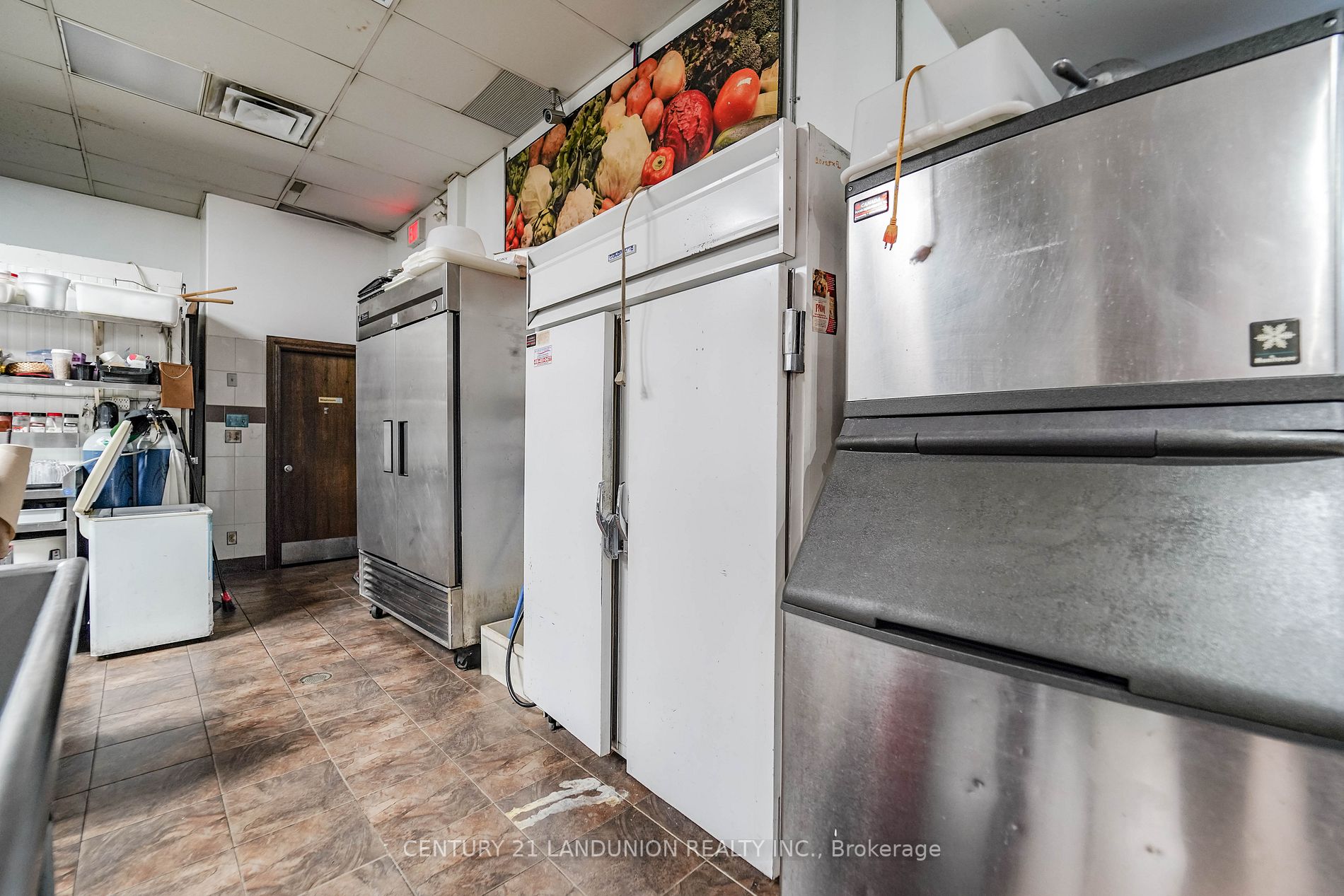 20215 Woodbine Ave