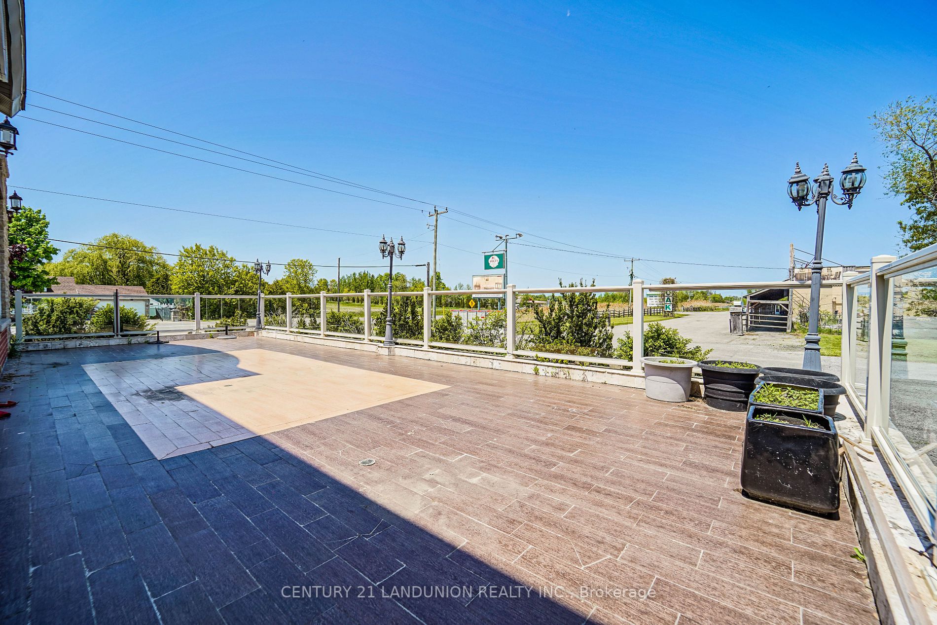 20215 Woodbine Ave