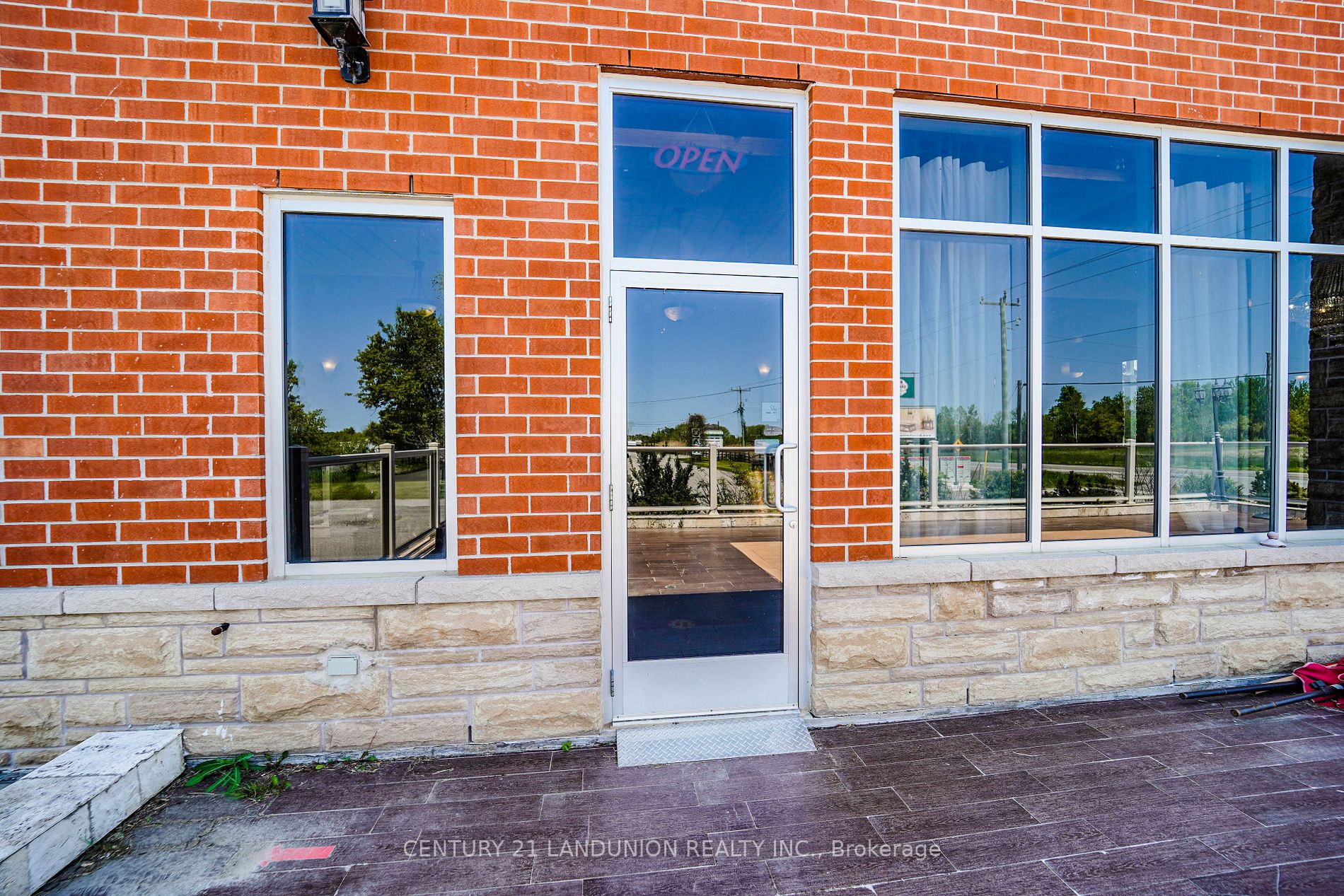 20215 Woodbine Ave