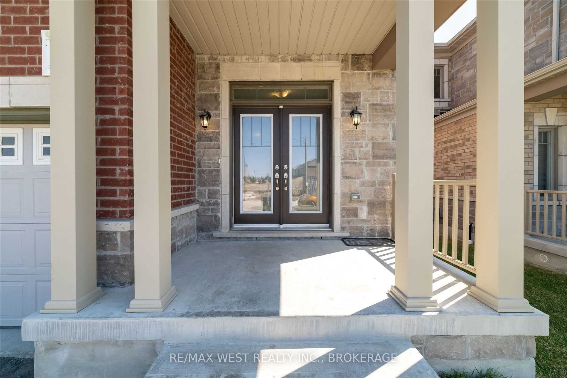 31 Lorne Thomas Pl