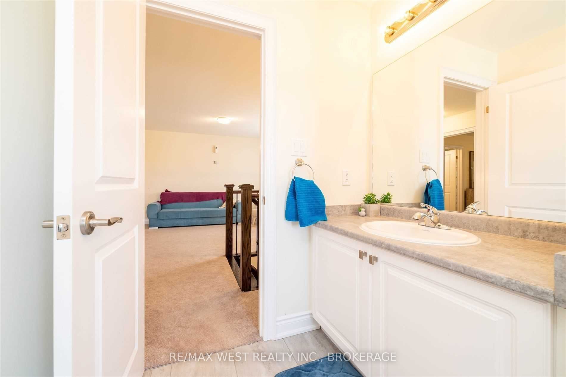 31 Lorne Thomas Pl
