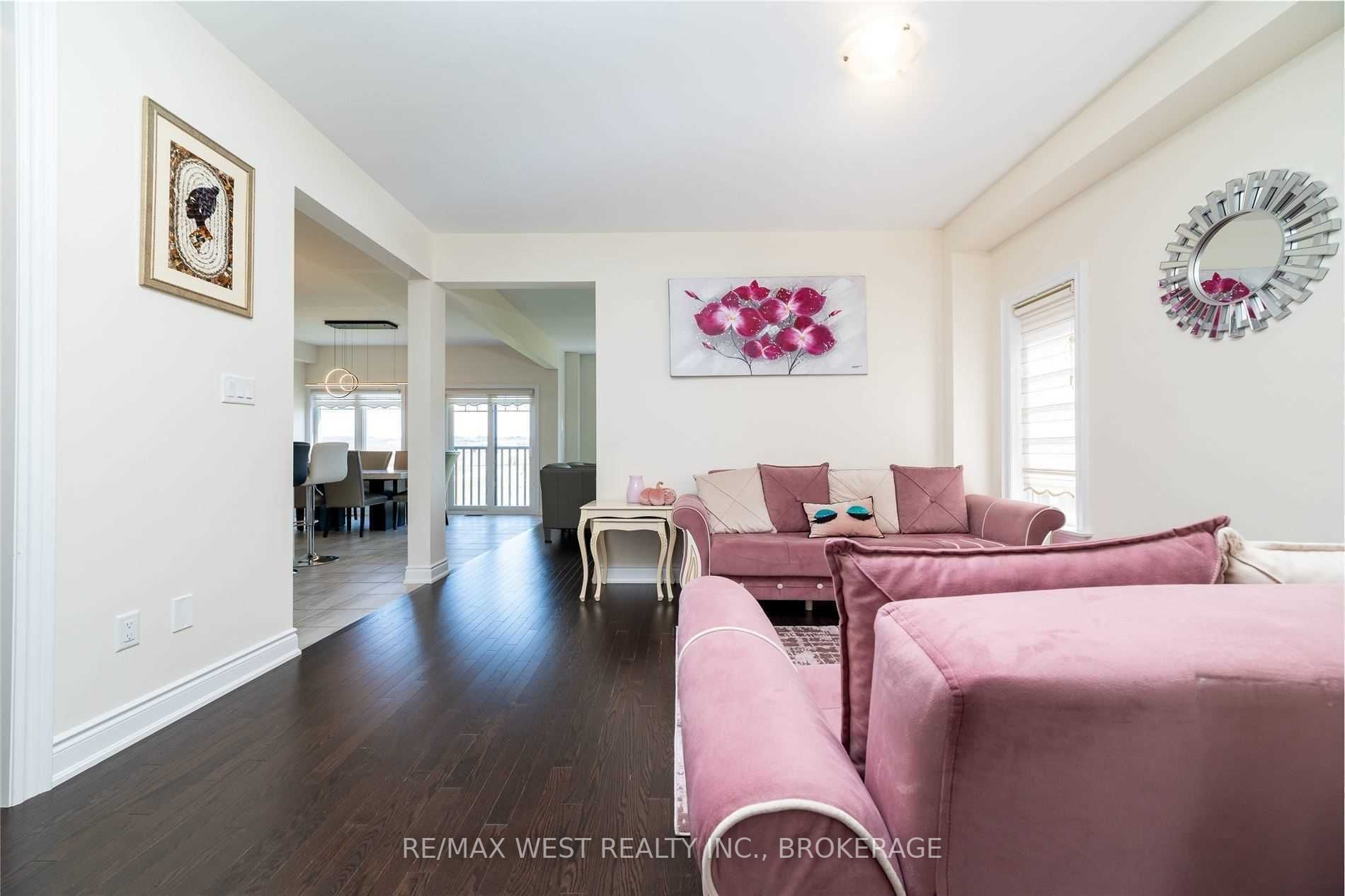 31 Lorne Thomas Pl