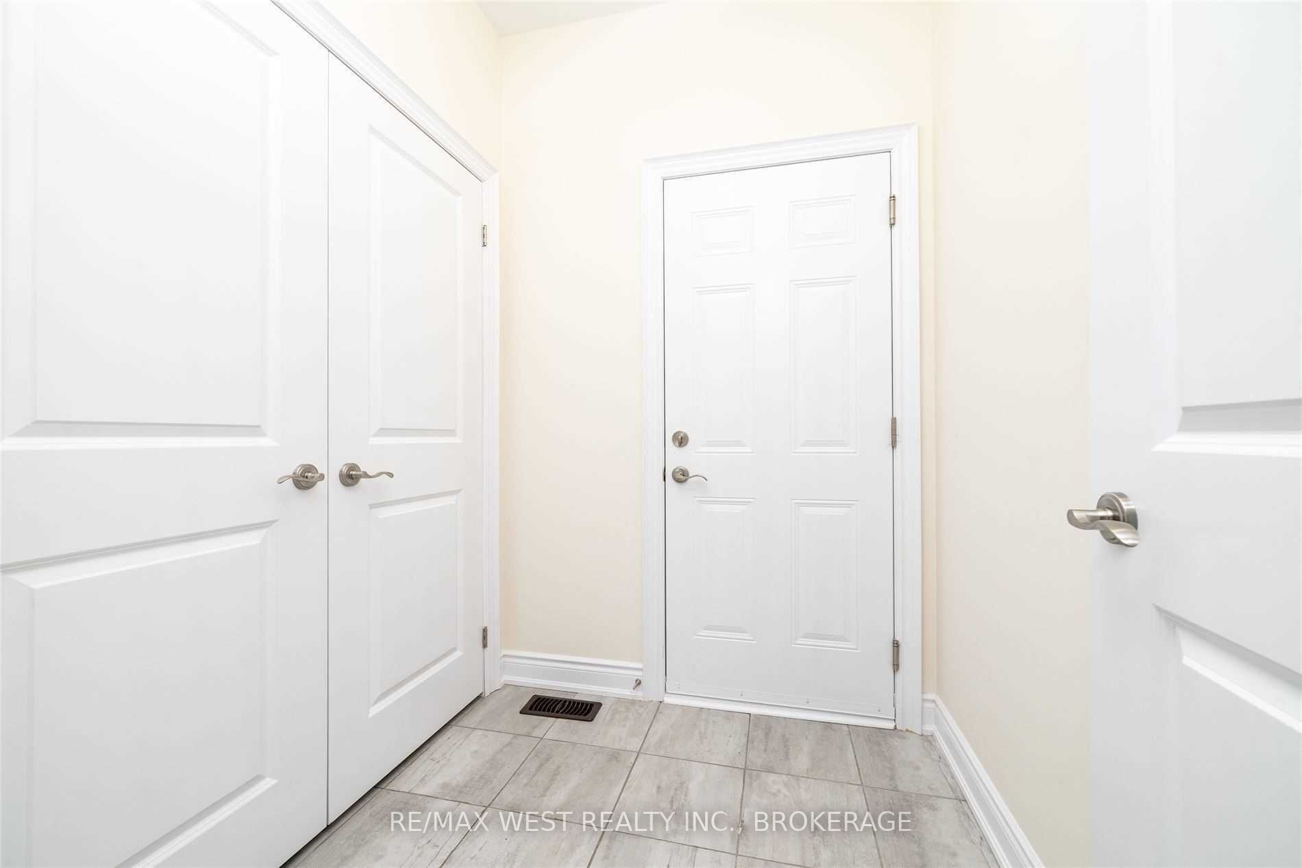 31 Lorne Thomas Pl