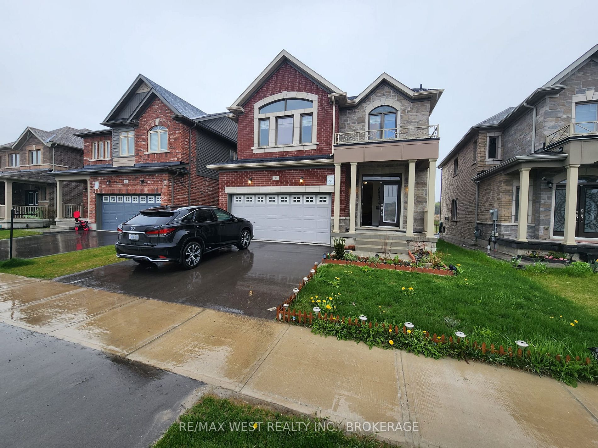 31 Lorne Thomas Pl