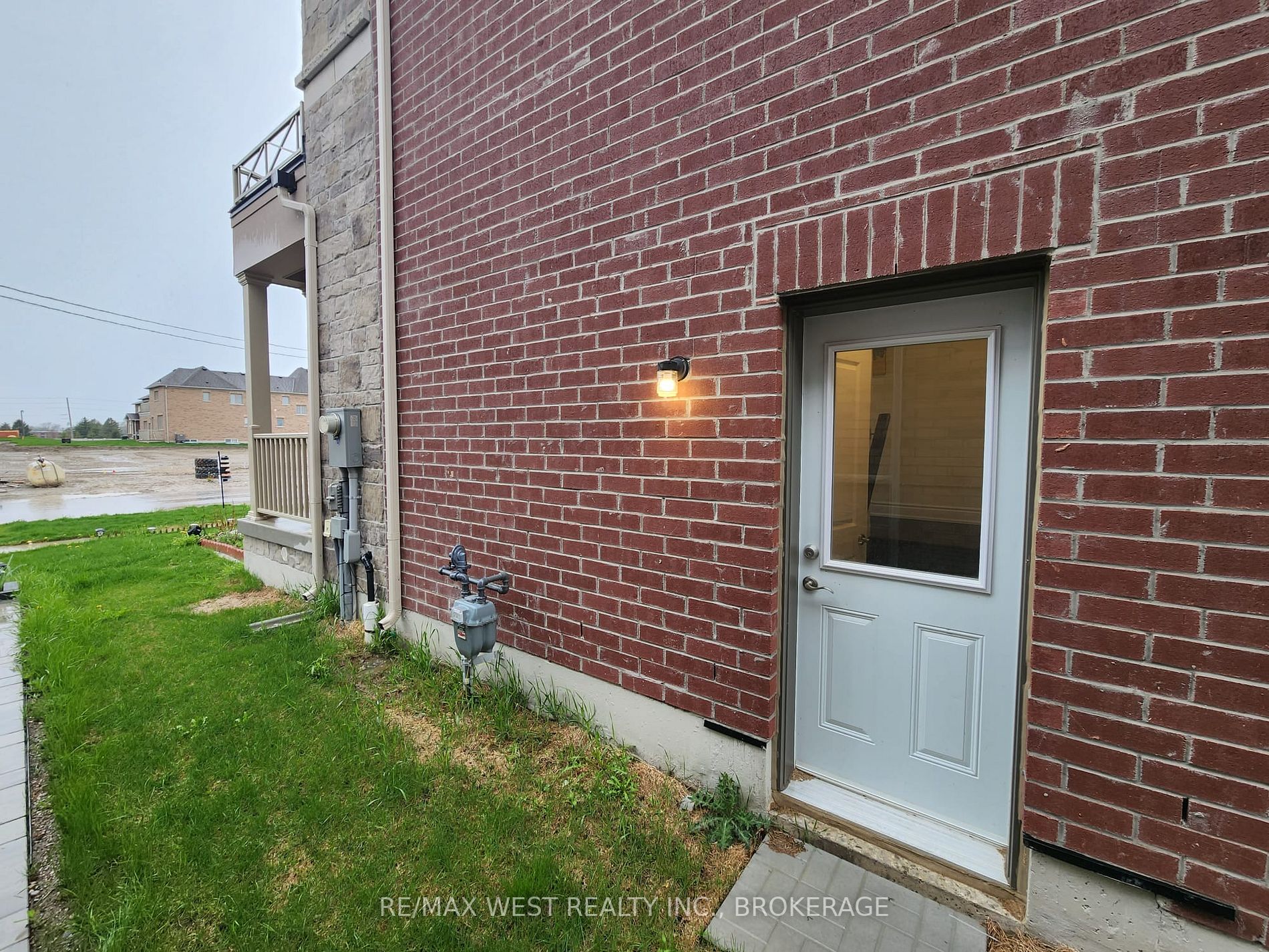 31 Lorne Thomas Pl