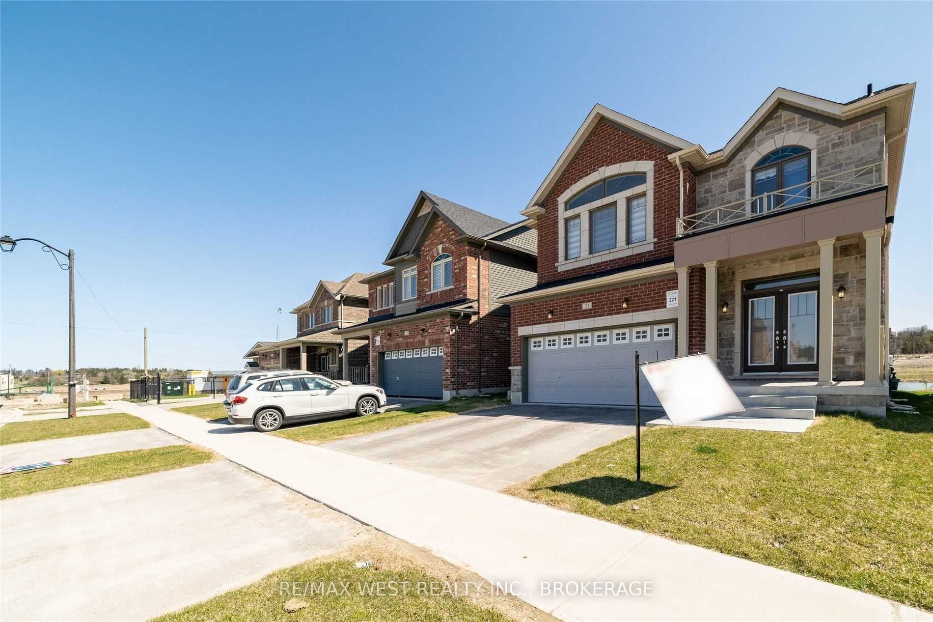 31 Lorne Thomas Pl