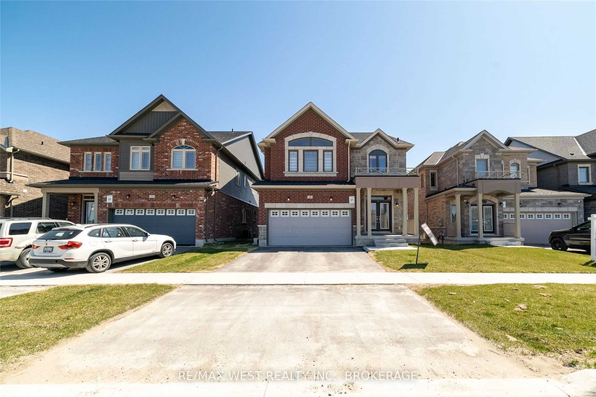 31 Lorne Thomas Pl
