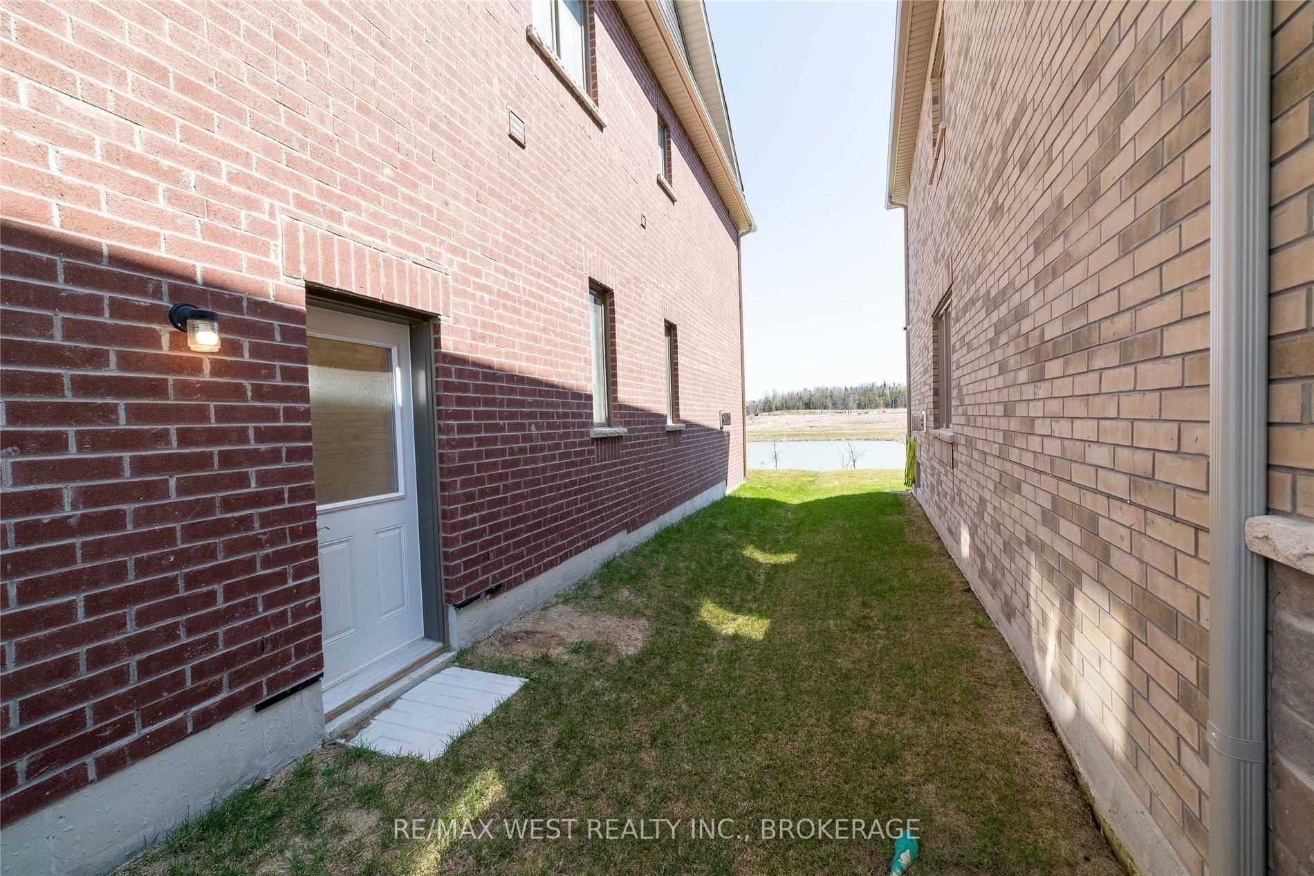 31 Lorne Thomas Pl