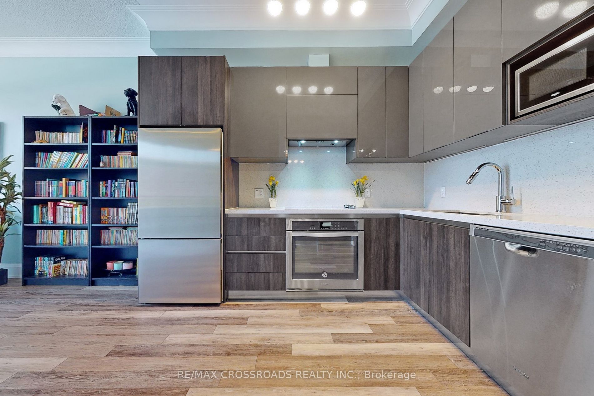 15 Water Walk Dr, #207