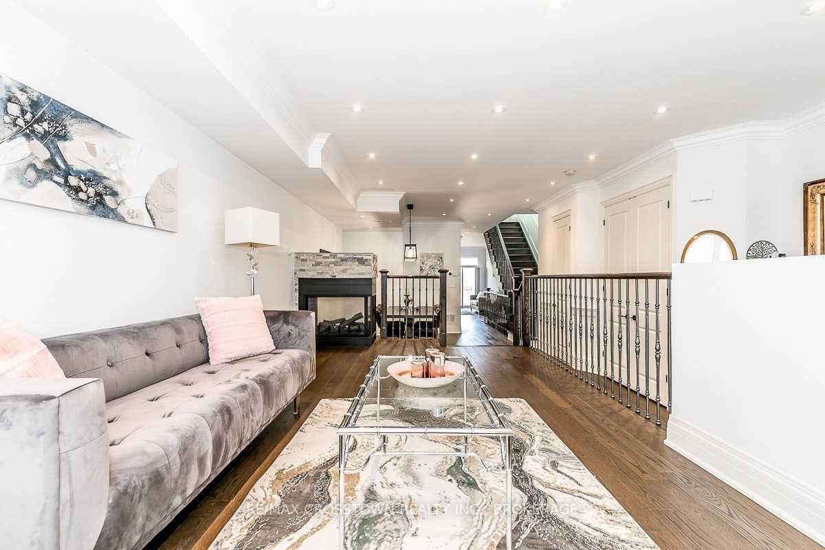 22 Fergus Ave