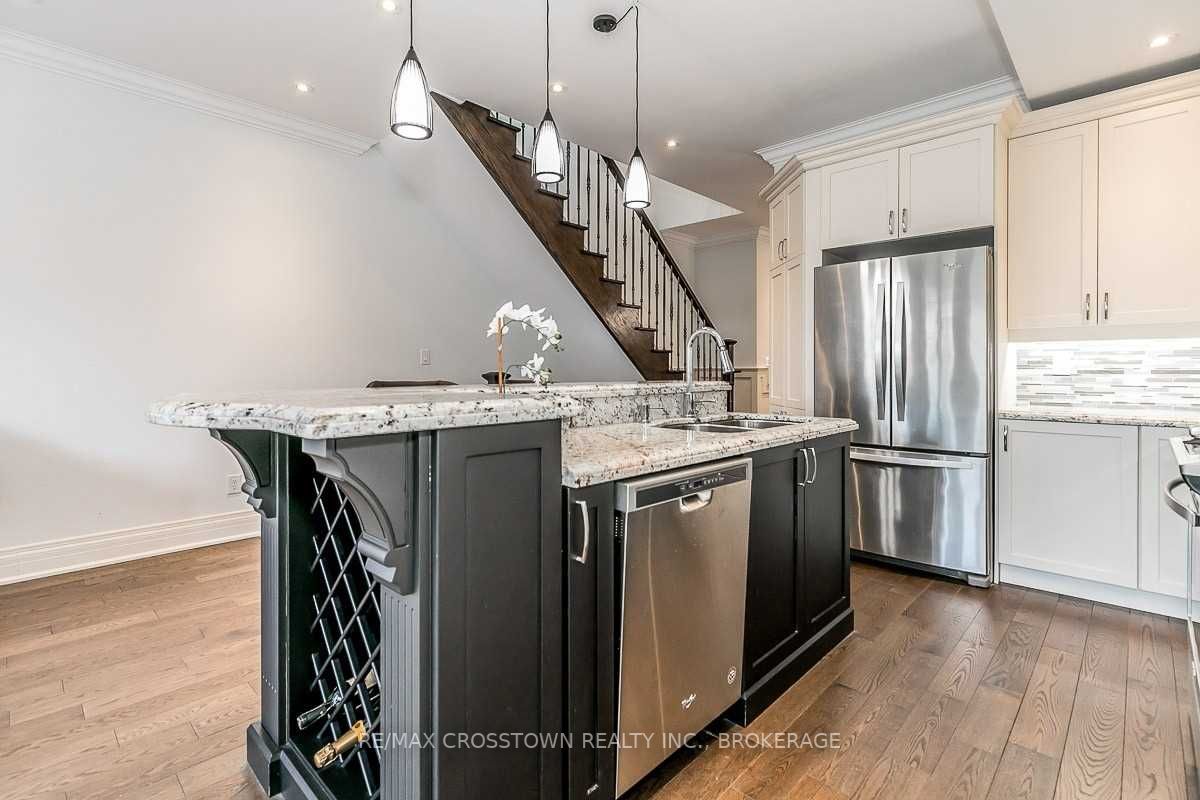 22 Fergus Ave