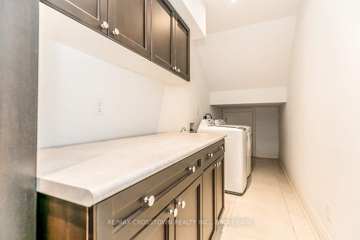 22 Fergus Ave