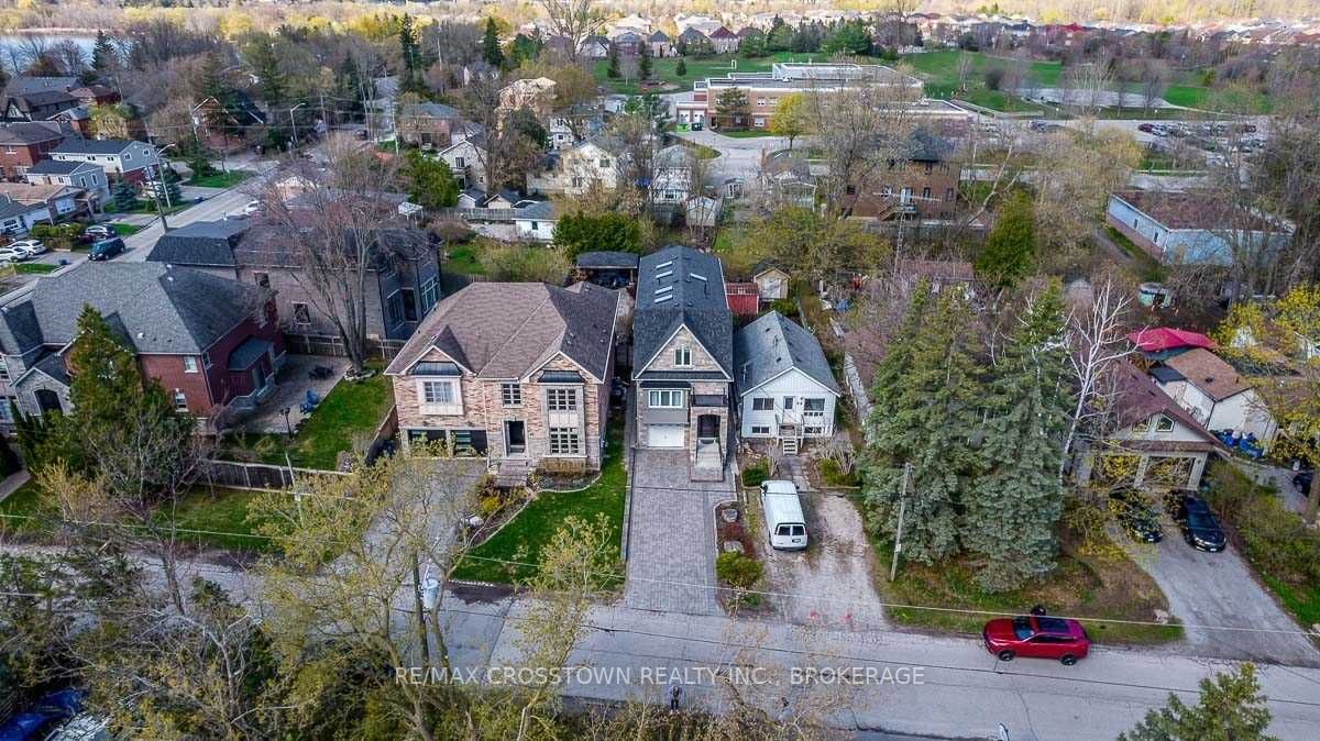 22 Fergus Ave